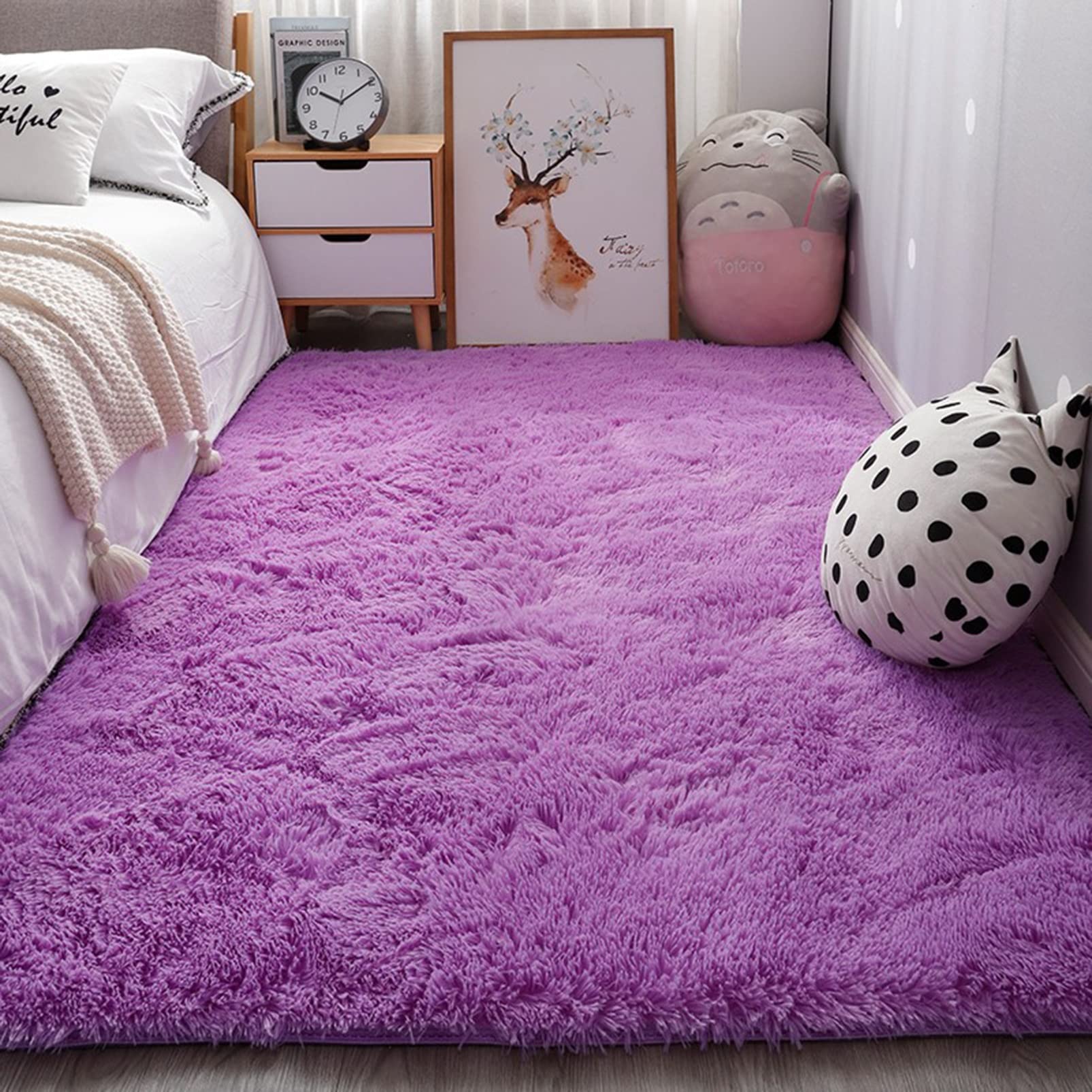 Tapis en fourrure hétéroclite violet de 200 cm pour une décoration de chambre élégante