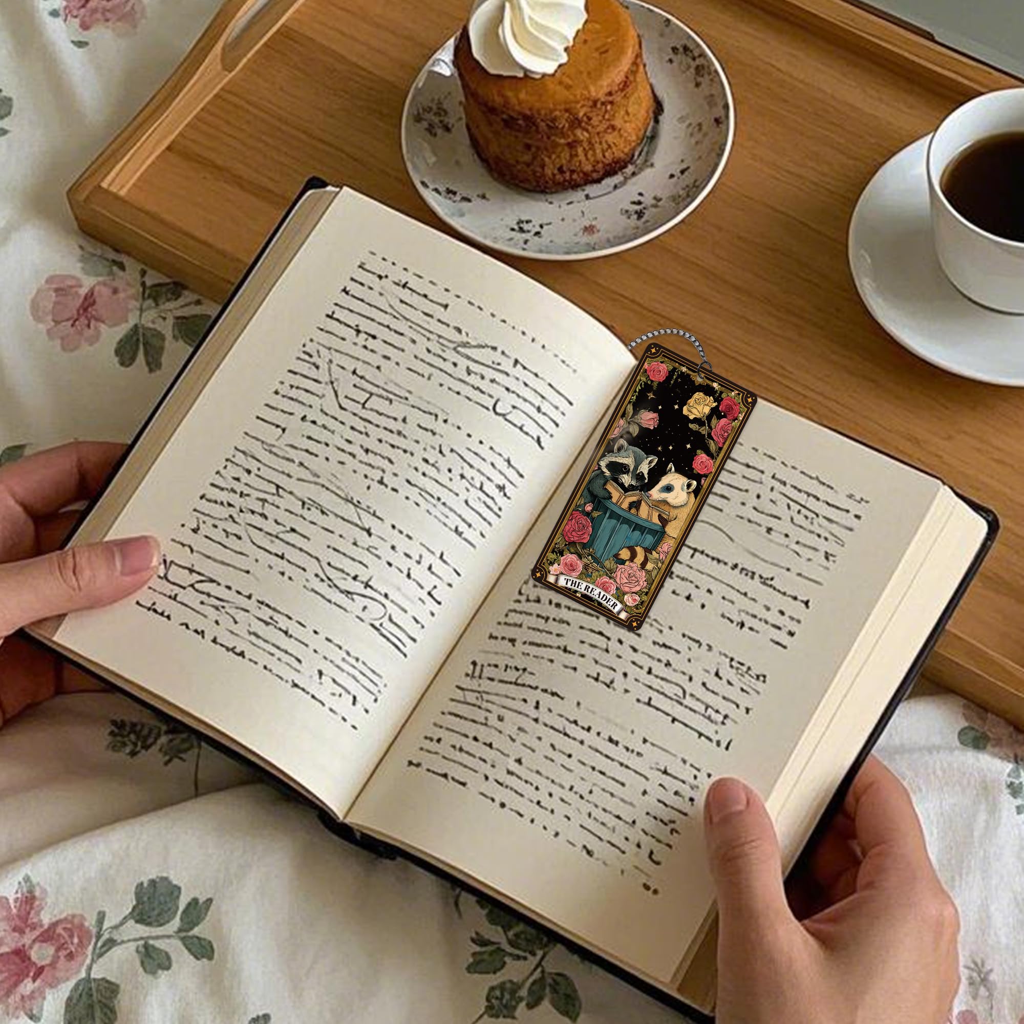 Metal Bookmark, Gothic Book Marks with Roses Design, Spicy Smut Page Marker Clips for Book Lovers, Dark Romance Merch Bookish Gifts for Reading Women Birthday Christmas: Cute Raccoon