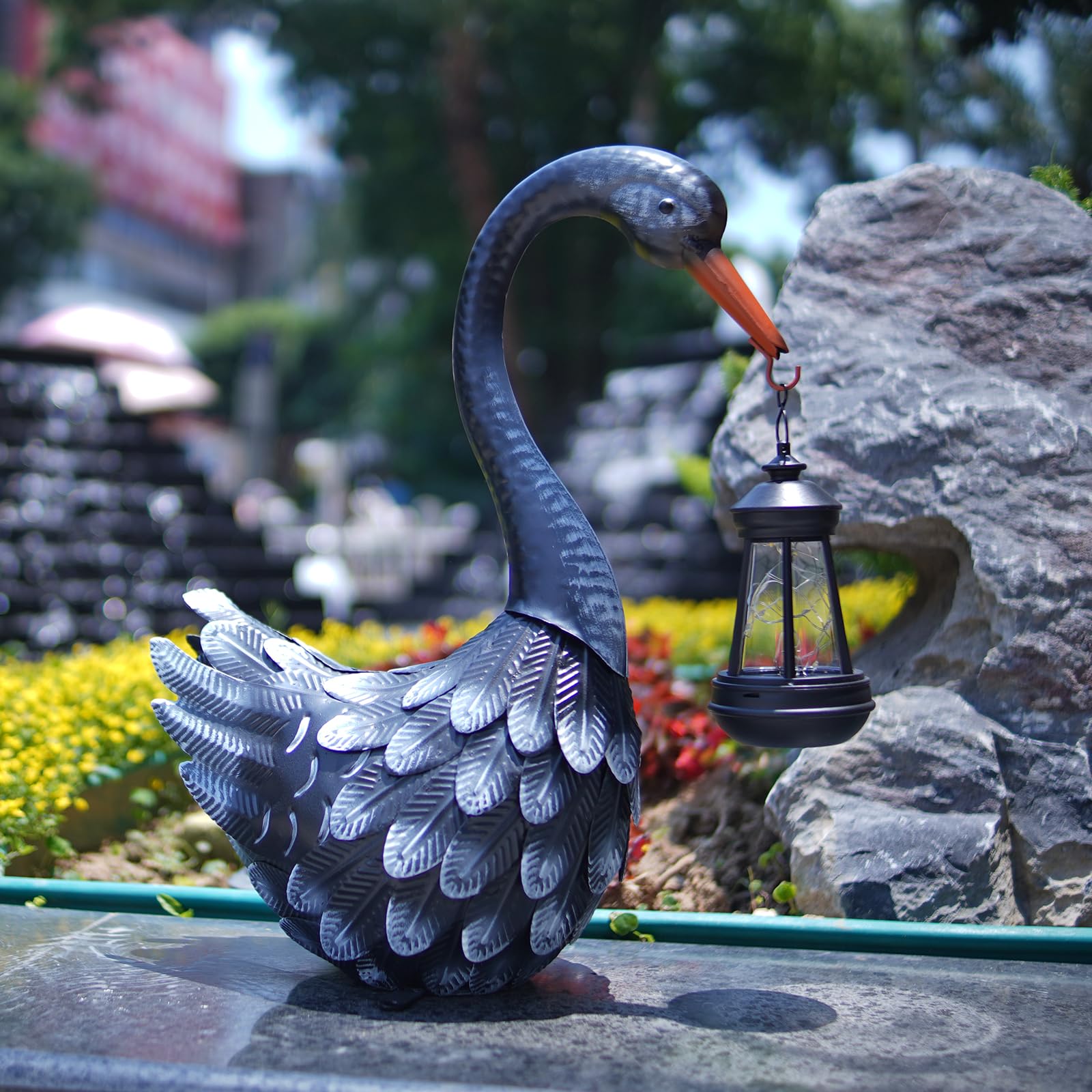 HONGLAND Estatua solar de jardín al aire libre, decoración de cisne, decoración de pájaros, adorno de césped para patio, porche, piscina (negro)
