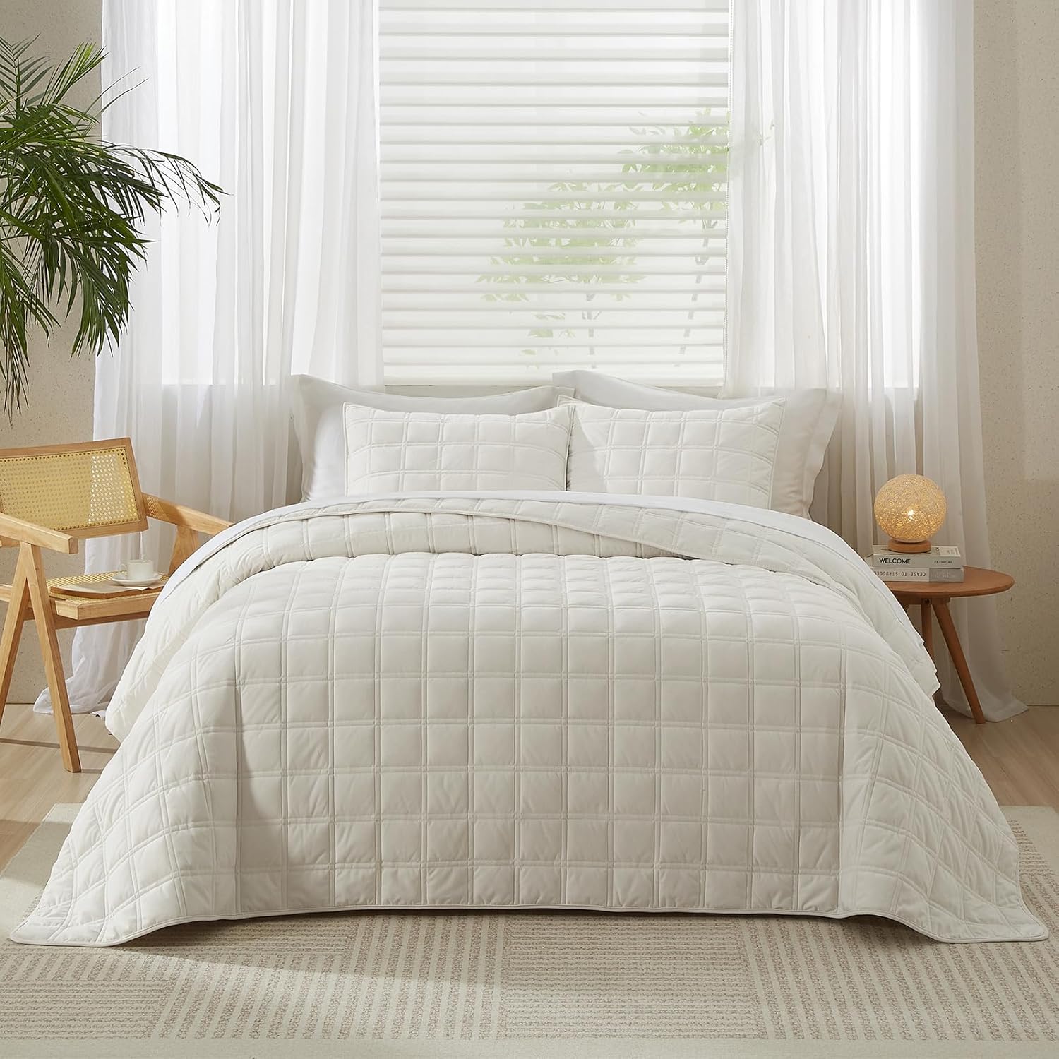 Wondnuga Velvet Quilt Set King Quilt, Lightweight Soft King Comforter Set, Bedspread Coverlet with 2 Matching Pillow Shams, Velvet Comforter Bedding Set for All Season (Cream White, Checkered)