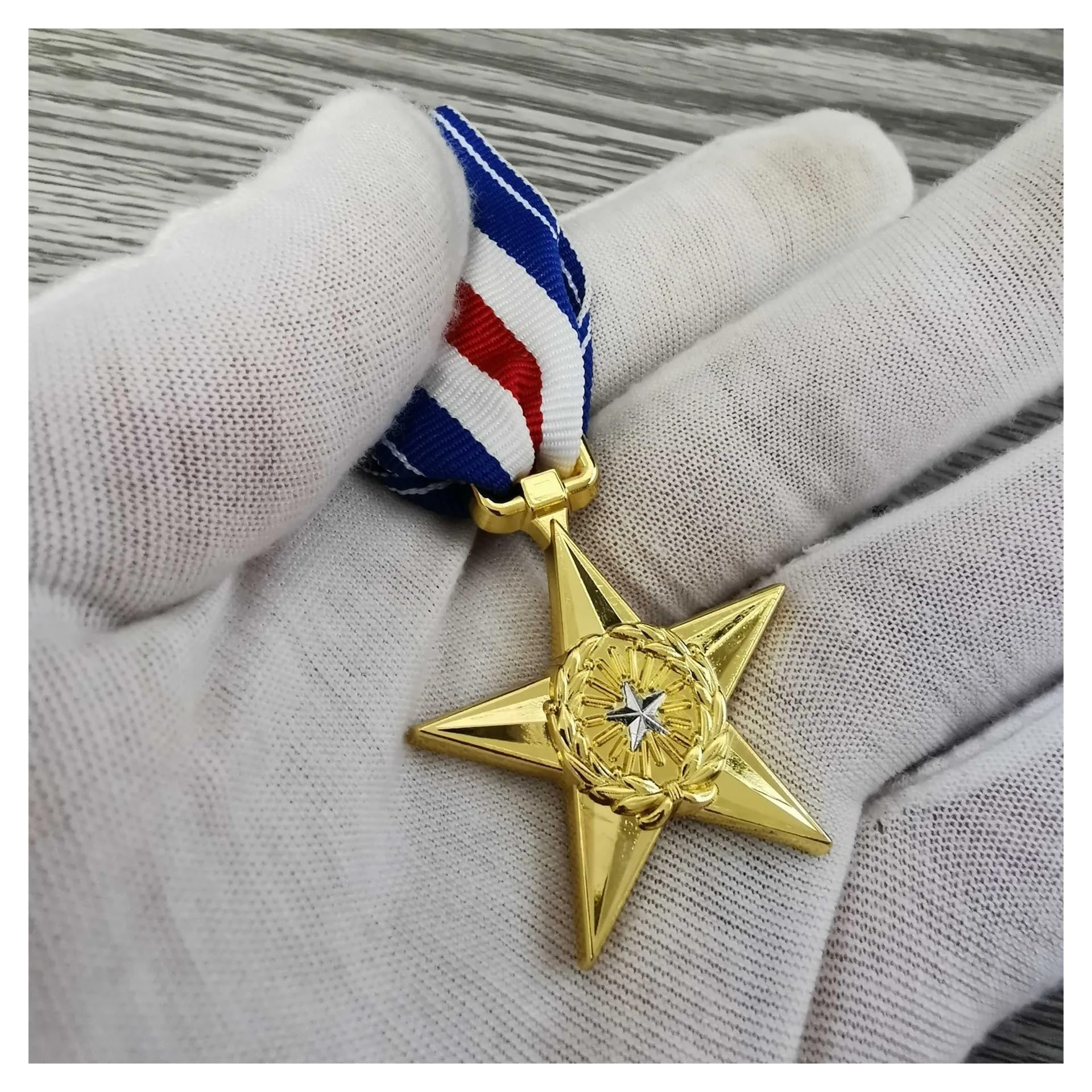 Amazon.co.jp: 米軍勲章スターメダルの複製シルバースター軍事勲章