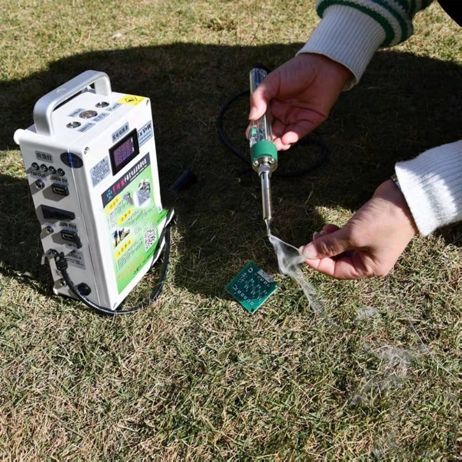 Alimentation De Secours Portable À Main De 15000mAH: Générateur De 220V/150W (Onde Sinusoïdale Maximale Corrigée) for Une Utilisation Mobile en Extérieur