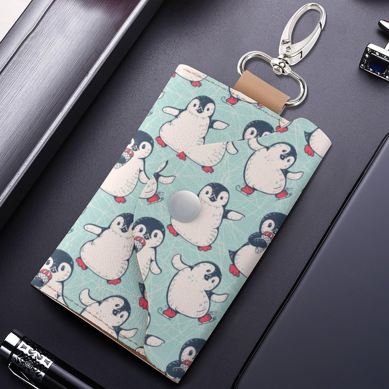 Amazon.co.jp: かわいい ペンギン キーケース 革 6連 カラビナ付き