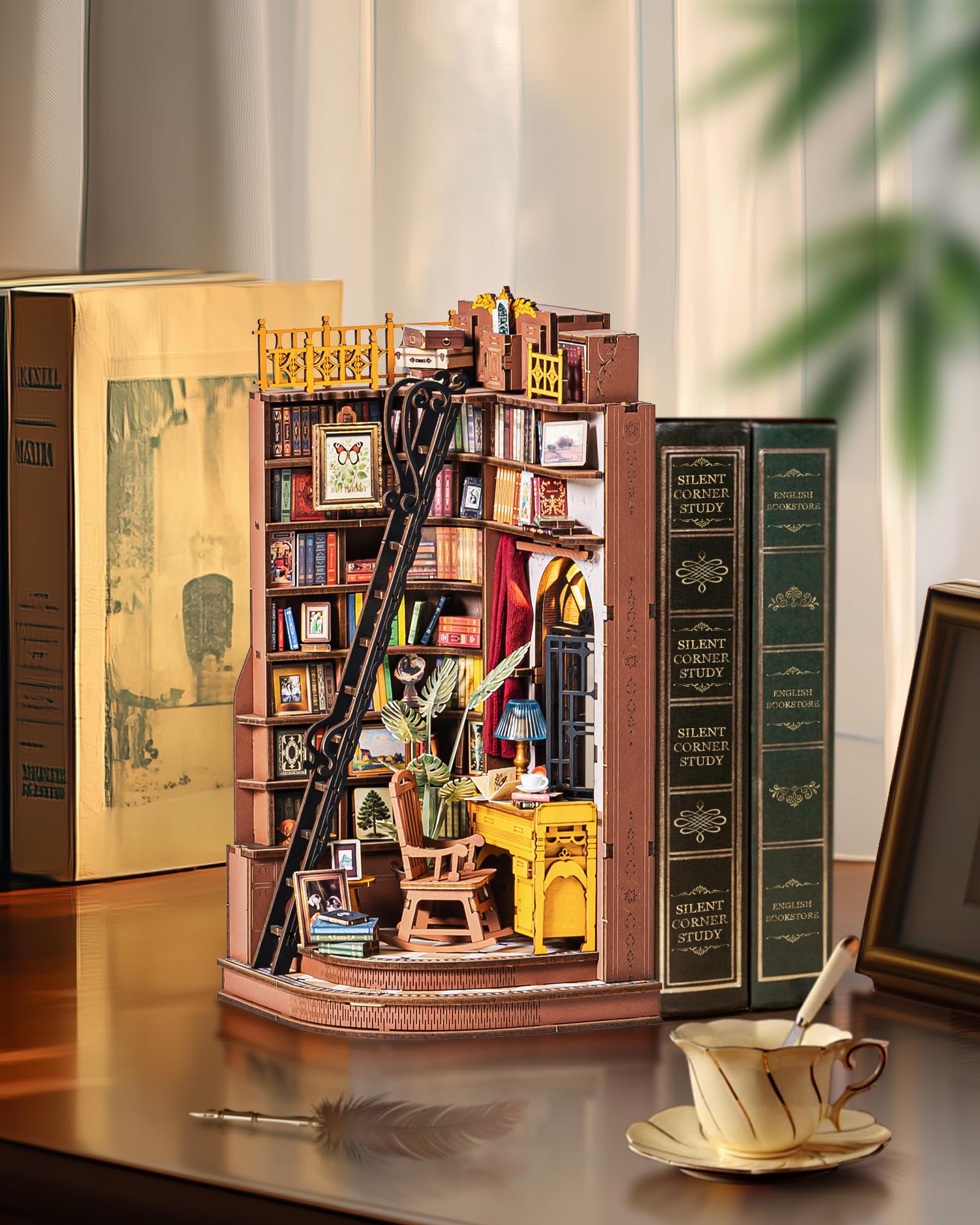 Rolife Book Nook Kit Miniature da Costruire DIY Booknook Silent Corner Study 3d Puzzle Legno con Luci Decorazione Libreria Casa Modellismo da Costruire Adulti Diorama Modellismo