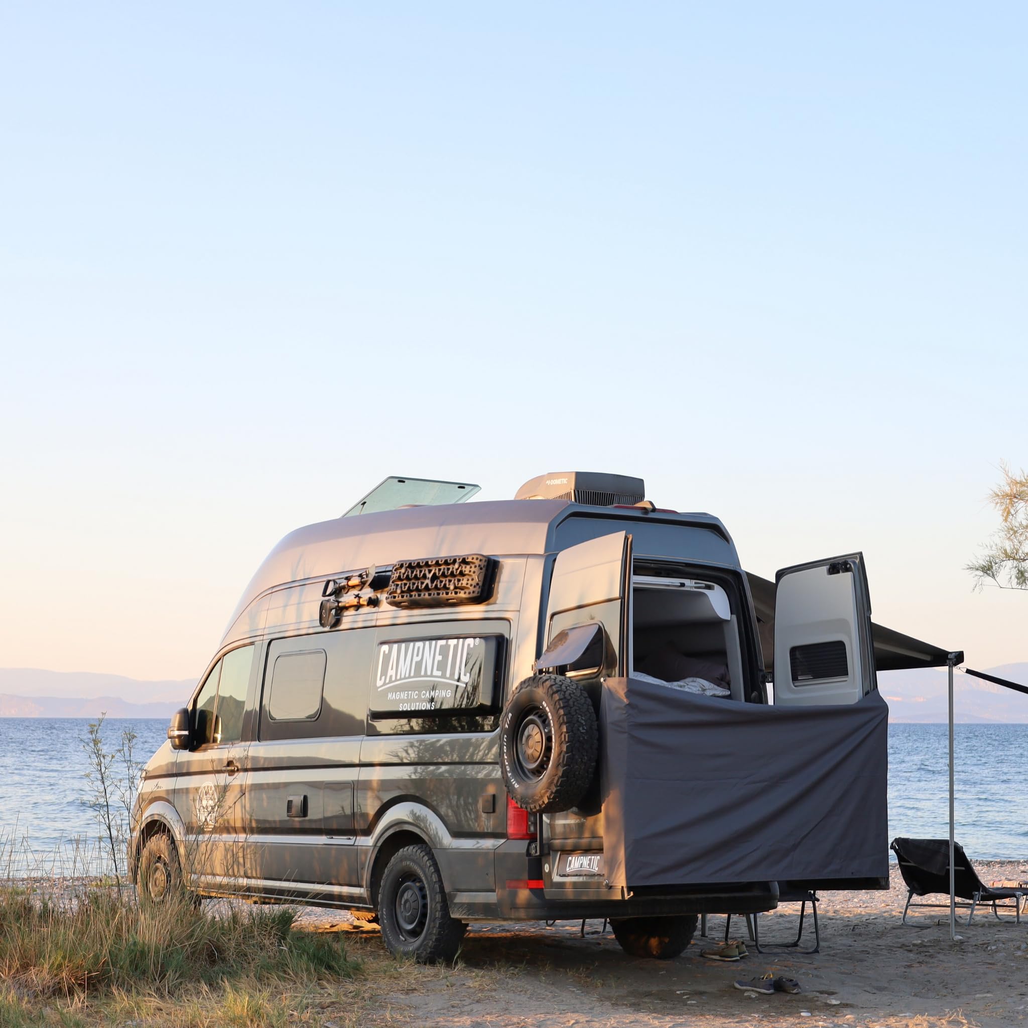 Campnetic Sichtschutz & Duschvorhang mit Magnethalterung - Einfaches Anbringen ohne Bohren - Offroad Zubehör - Camper Zubehör - komplettes Set inkl. praktischem Aufbewahrungsbeutel