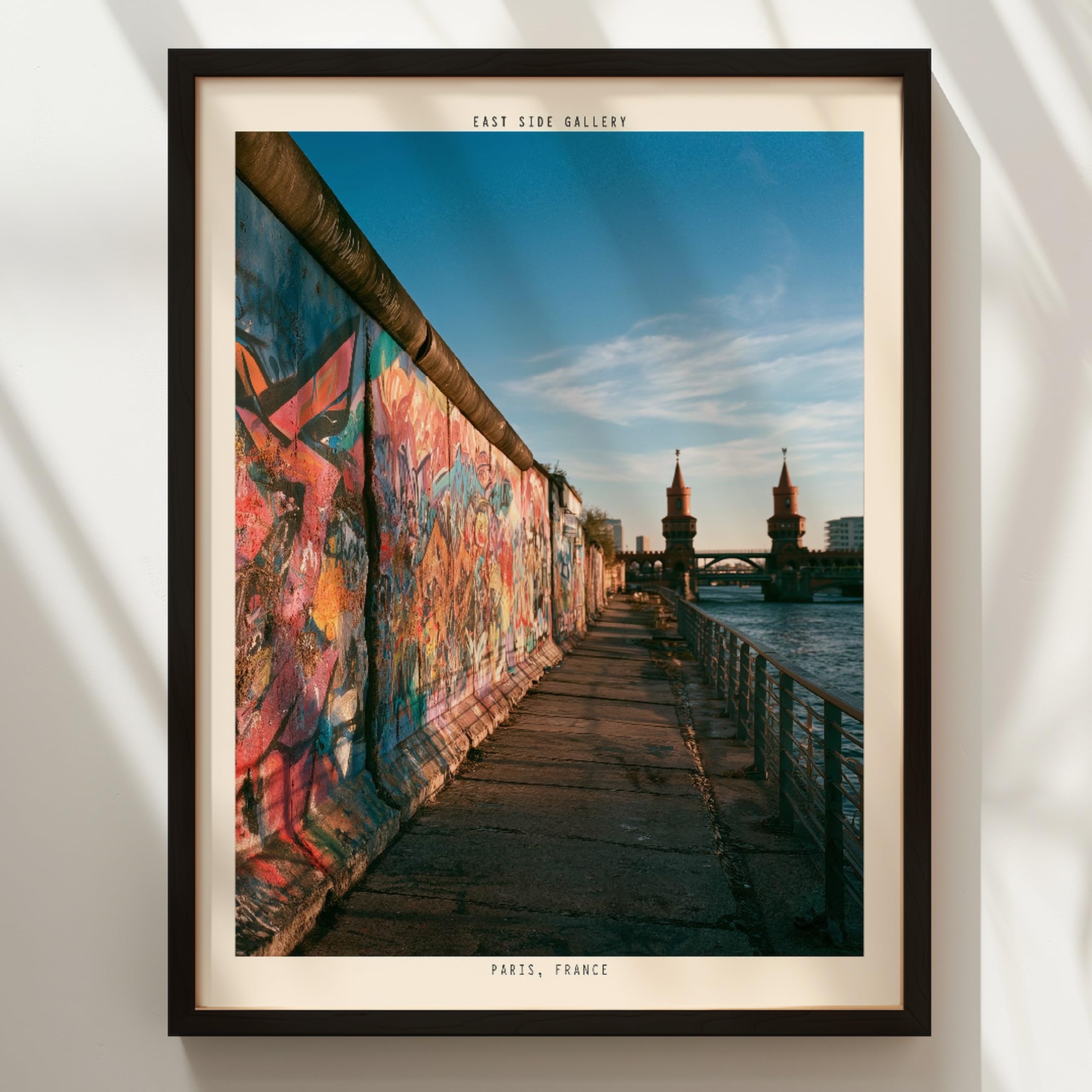 WallBUddy Graffiti Street Wall Art Print | Ur (30 x 40 cm, Schwarz gerahmt)