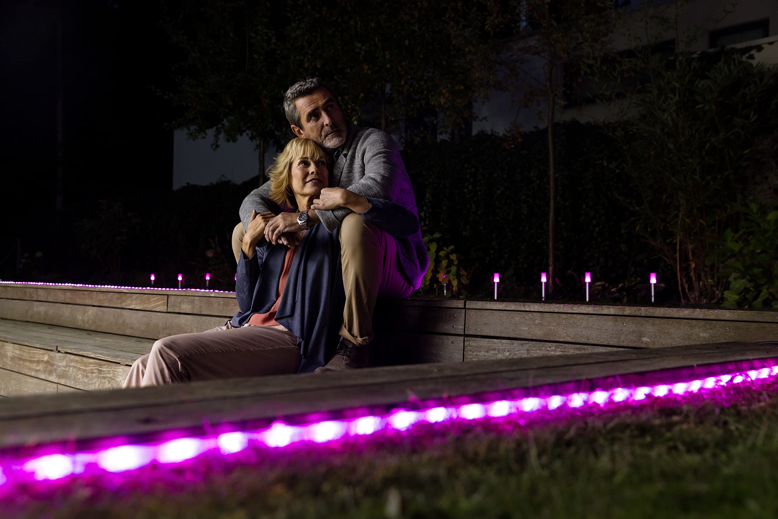 LEDVANCE Inteligentna lampa ogrodowa z technologią ZigBee, 16 mln kolorów RGB, ciepła biel do białego światła dziennego, regulowana (2000 – 6500 K), sterowana za pomocą Alexa, Smart + ZB słupek
