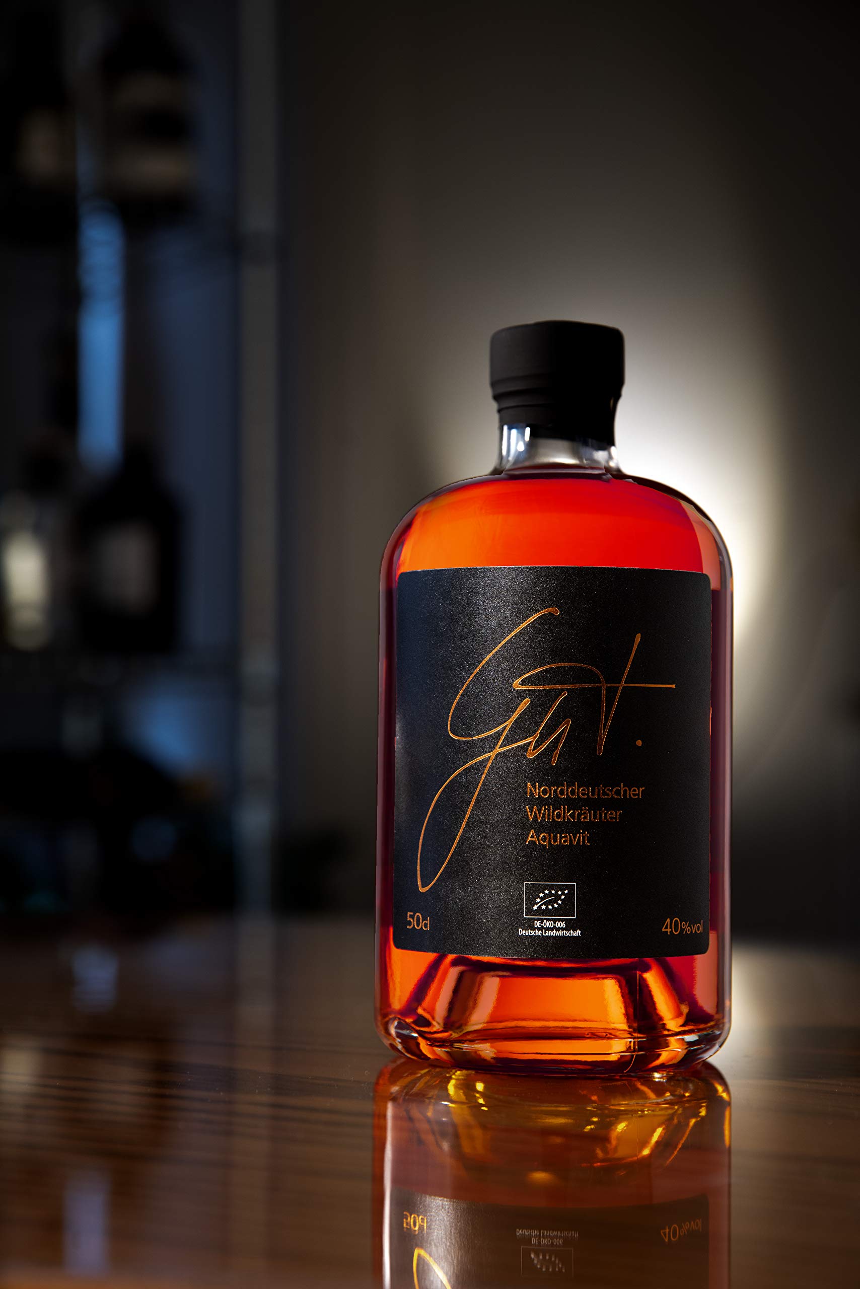 GUT Aquavit | 1 x 0.5 l | Feingeisterei | Kupferfarbig | Manufaktur Aquavit