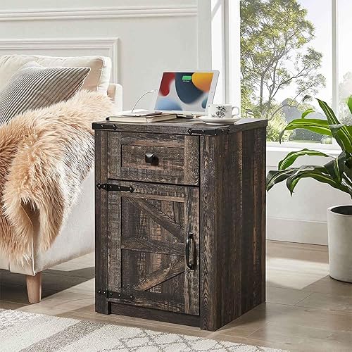 Miniatura 3 de Mesita de noche con estación de carga, mesa auxiliar de granja con puerta de granero y cajón, mesa auxiliar de sofá de madera rústica para