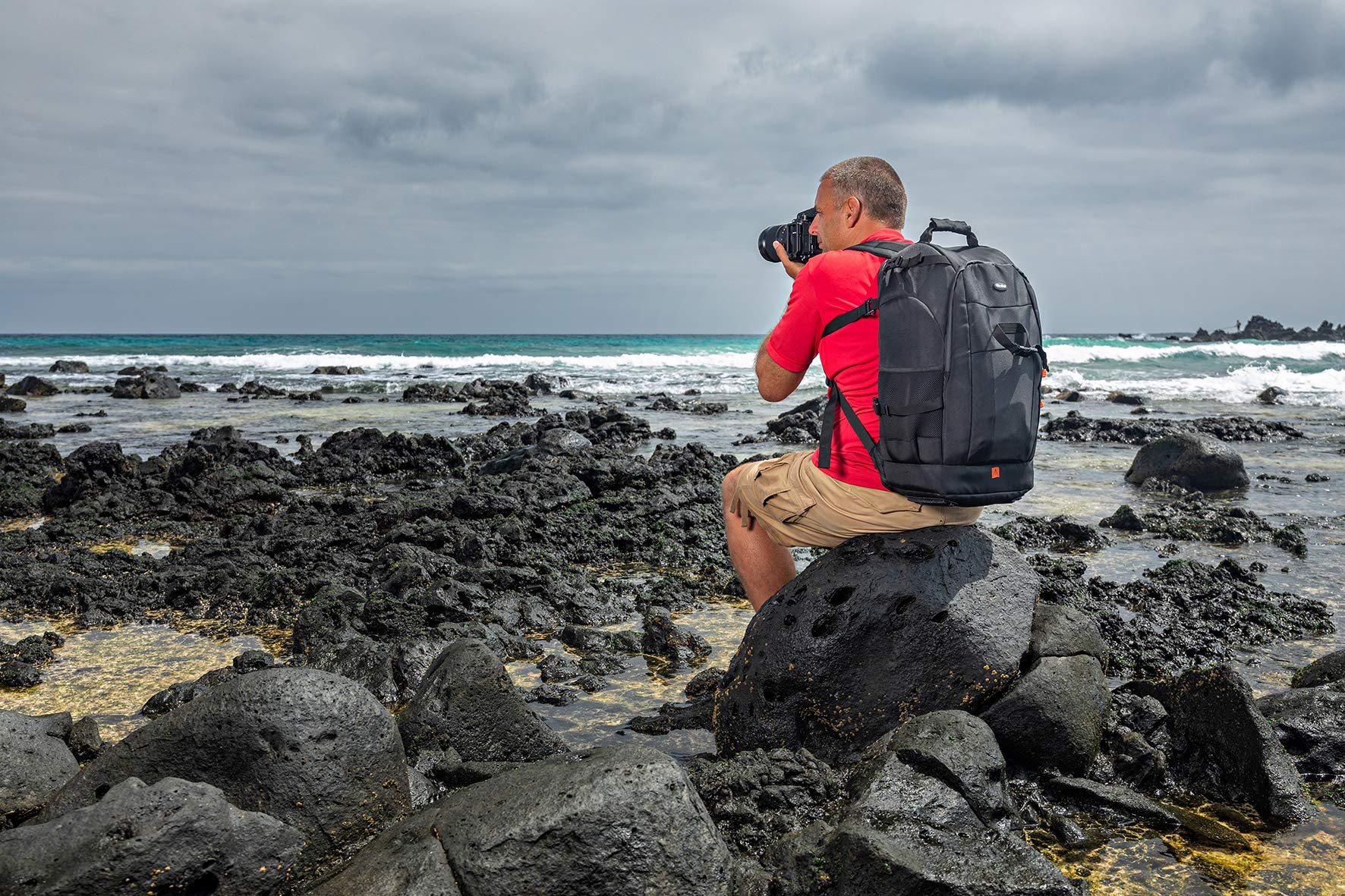 Rollei 20292 Plecak fotograficzny L I duży plecak na aparat fotograficzny I Daypack I w zestawie kieszeń na laptopa, pokrowiec przeciwdeszczowy i bagaż podręczny | czarny