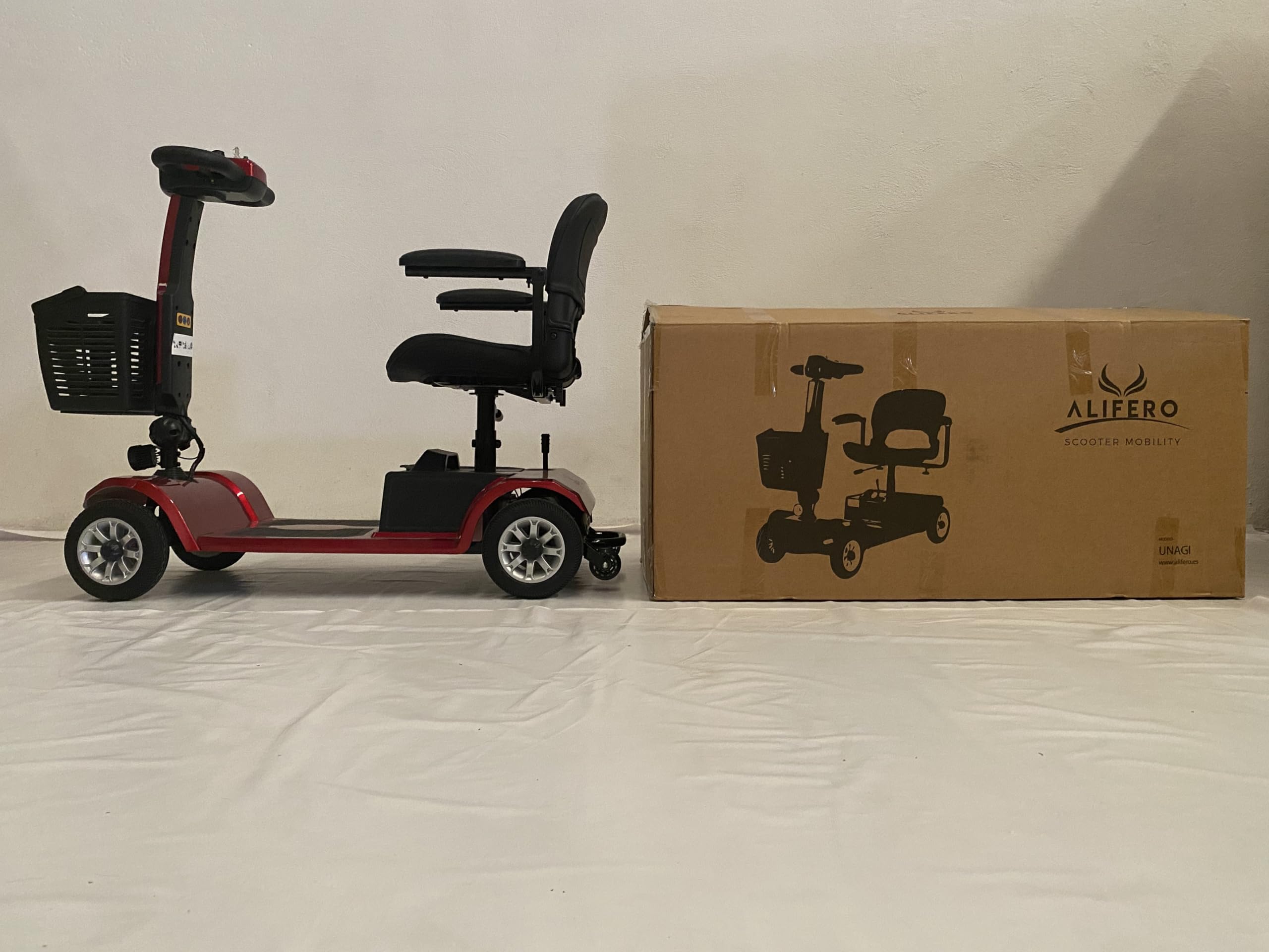 Scooter Movilidad Reducida Desmontable Para Ancianos 4 Ruedas Medidas Muy Reducidas Batería Extraíble Luces LED Resistente 120 Kg Dortomedical®