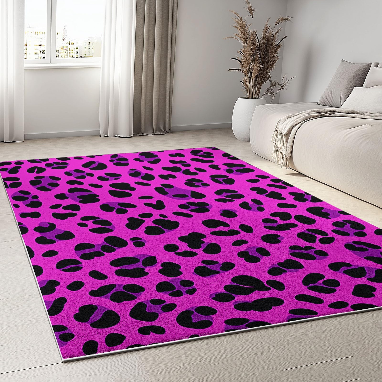 Tapis salon lavable violet motif léopard pour réveiller la déco d'une chambre