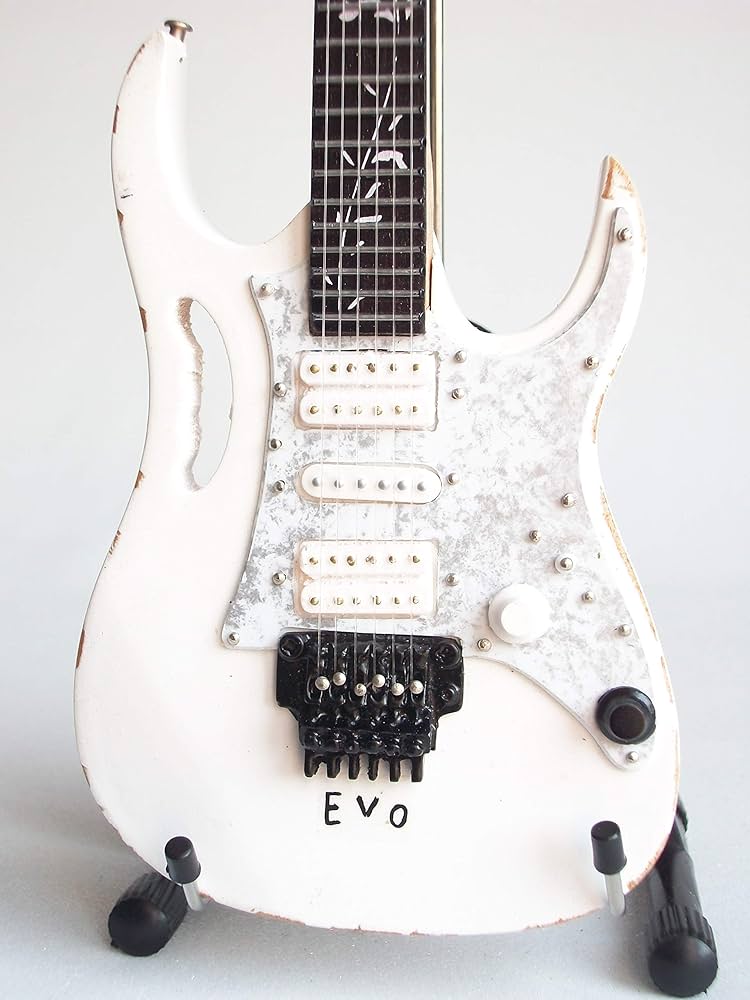 Amazon | Steve Vai Vintage Ibanez JEM EVO Mini Guitar