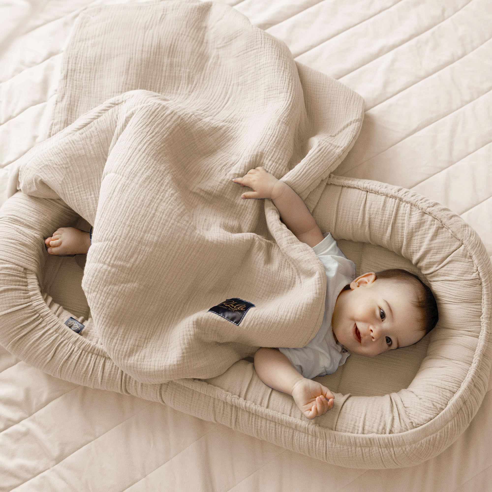PaLulli® 2in1 Babynest mit Babydecke aus 100% Musselin Baumwolle Premium Kuschelnest Babynestchen 100x60cm Klettverschluss-Klappe Nestchen Wickelauflage Kuschelbett Kokon Decke (Beige)