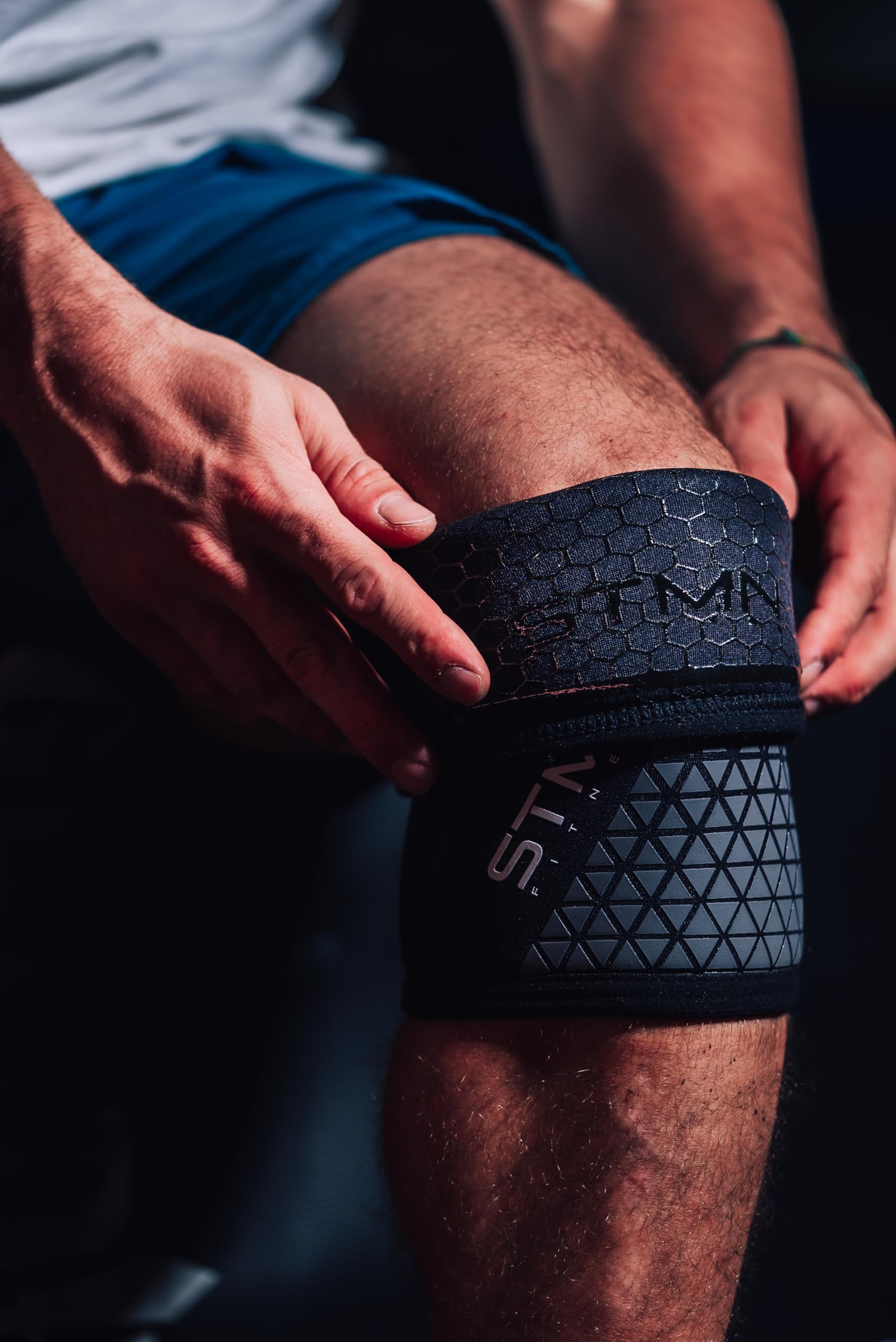 STAMINA FITNESS - Par de rodilleras Cross Training para máxima protección y estabilidad – Rodilleras para entrenamiento, levantamiento de pesas y Powerlifting – Banda de rodilla deportiva para hombre