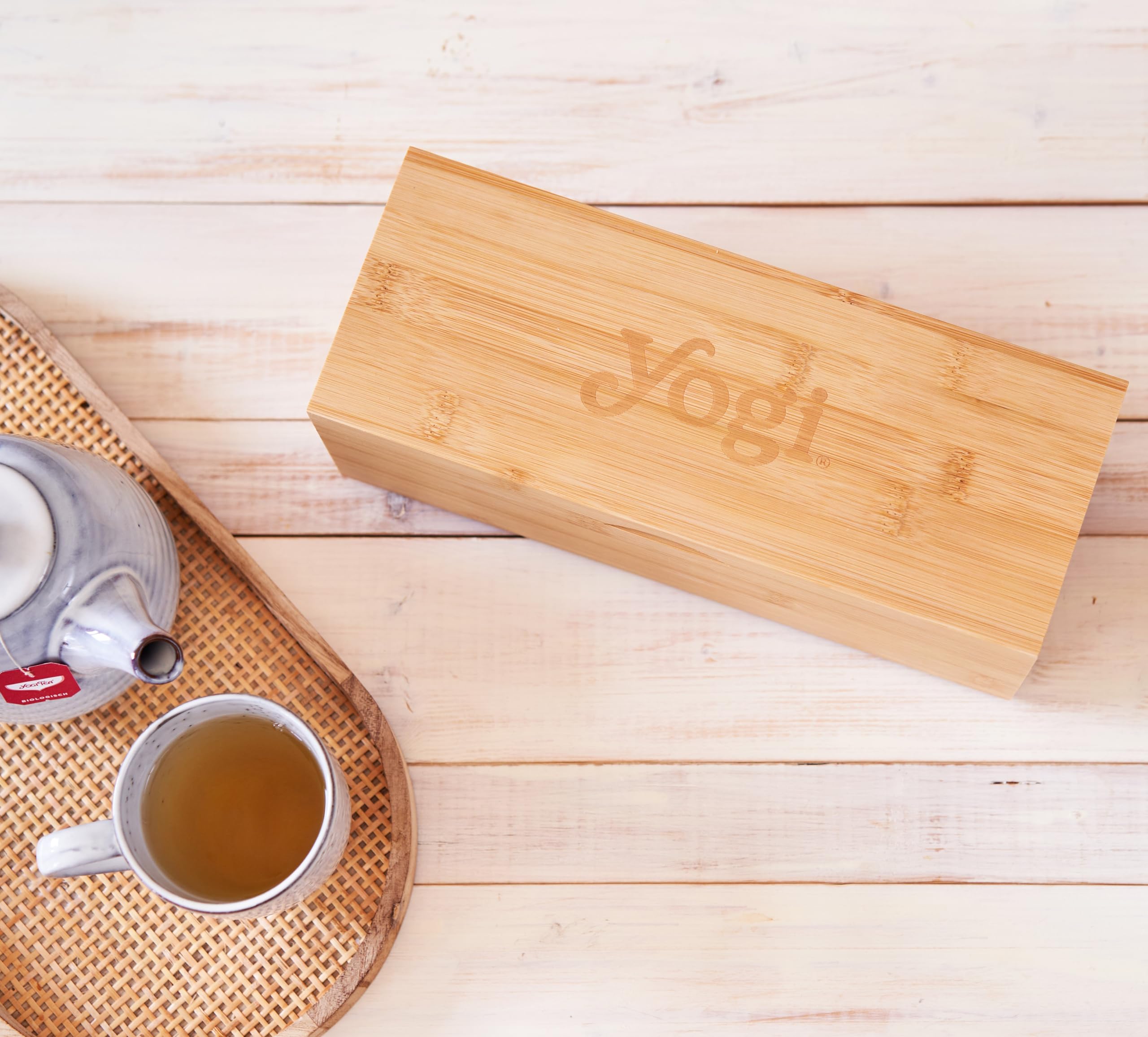 Yogi Tea Bio Tee Geschenkbox Bambus - Kräutertee, Chai, Schwarztee Set - 48 Teebeutel (8 Sorten)