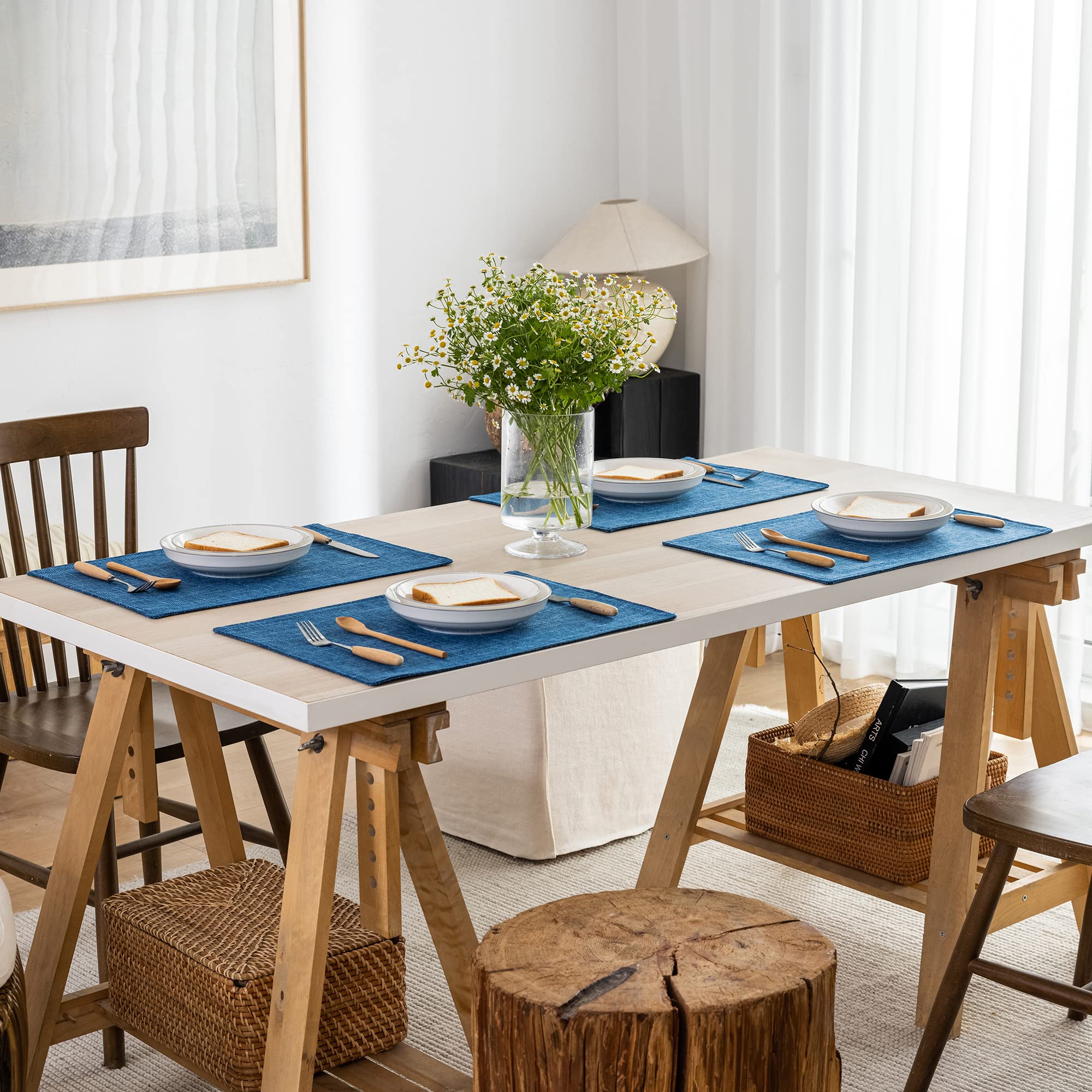 Kevin Textile - Juego de 4 manteles individuales lavables resistentes al calor para fiestas, cena buffet, 33 x 48 cm, color azul marino