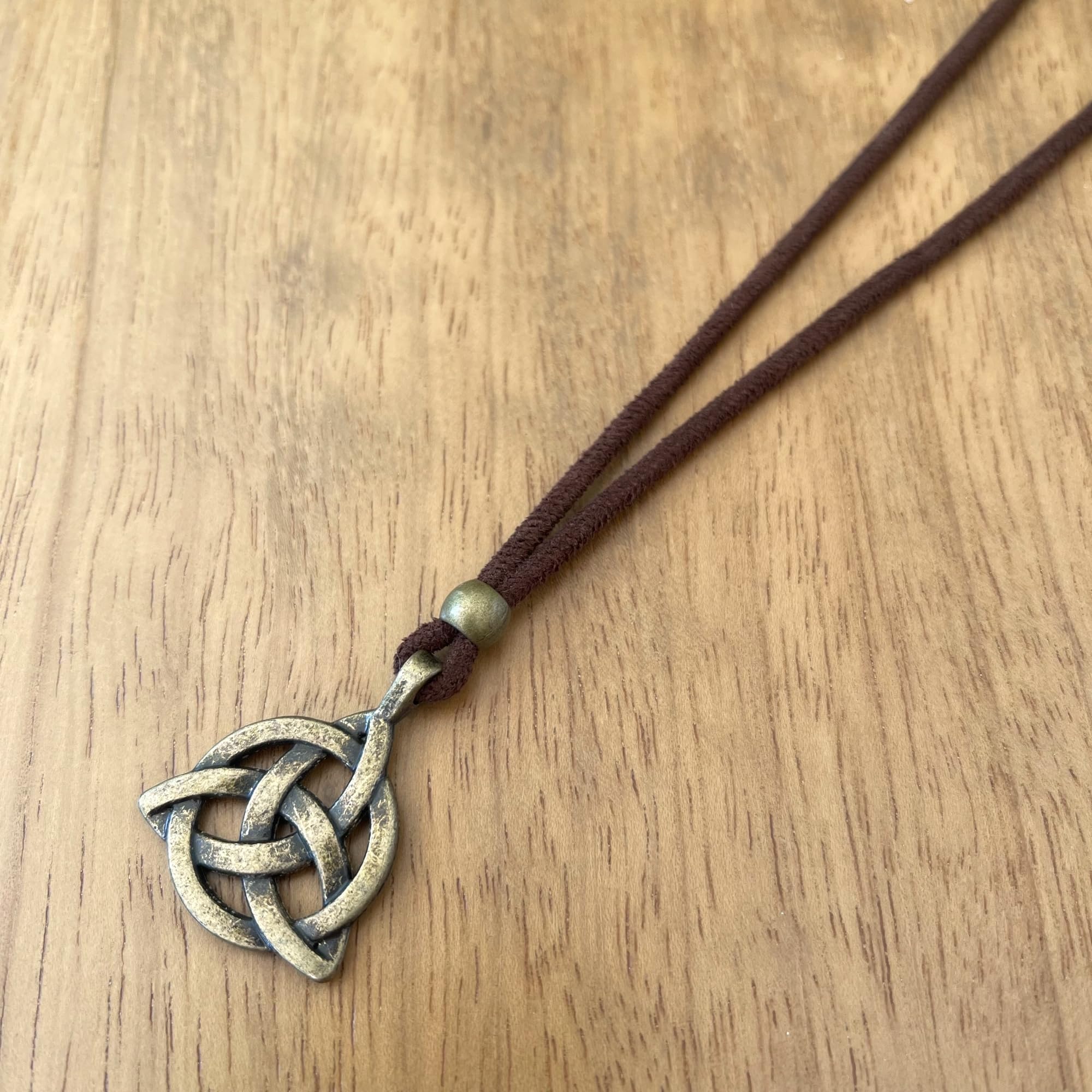 ASTER ALHELÍ - Halskette Damen oder Herren Trinquette Knoten der keltischen Trinität Triangle Anhänger Altsilber oder Bronze - Antelina und Zamak Knoten Halskette - Schutz Amulet
