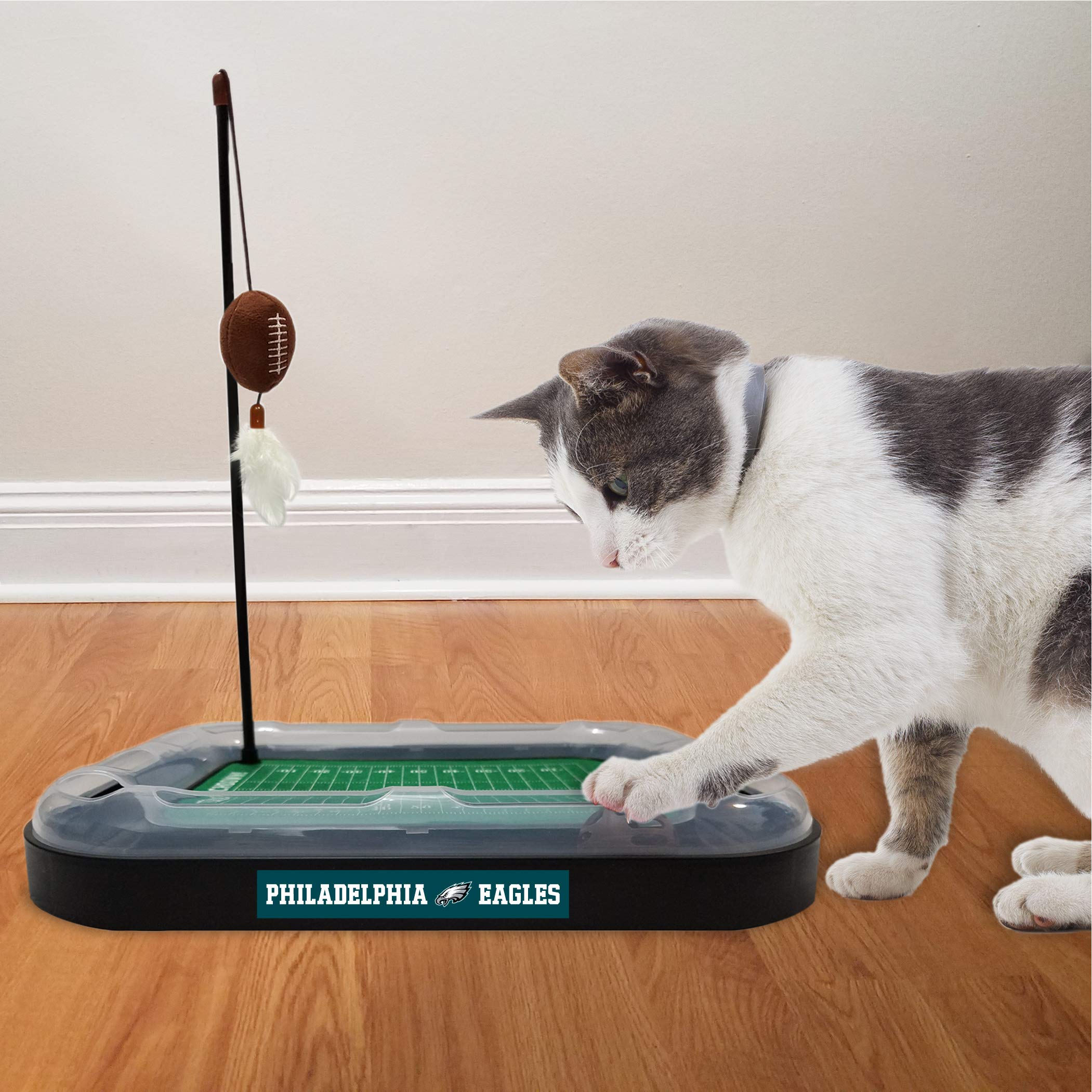 NFL - Juguete para gatos con hierba gatera, juguete de fútbol americano de peluche y plumas colgantes con campana interactiva, juguete 6 en 1, Philadelphia Eagles