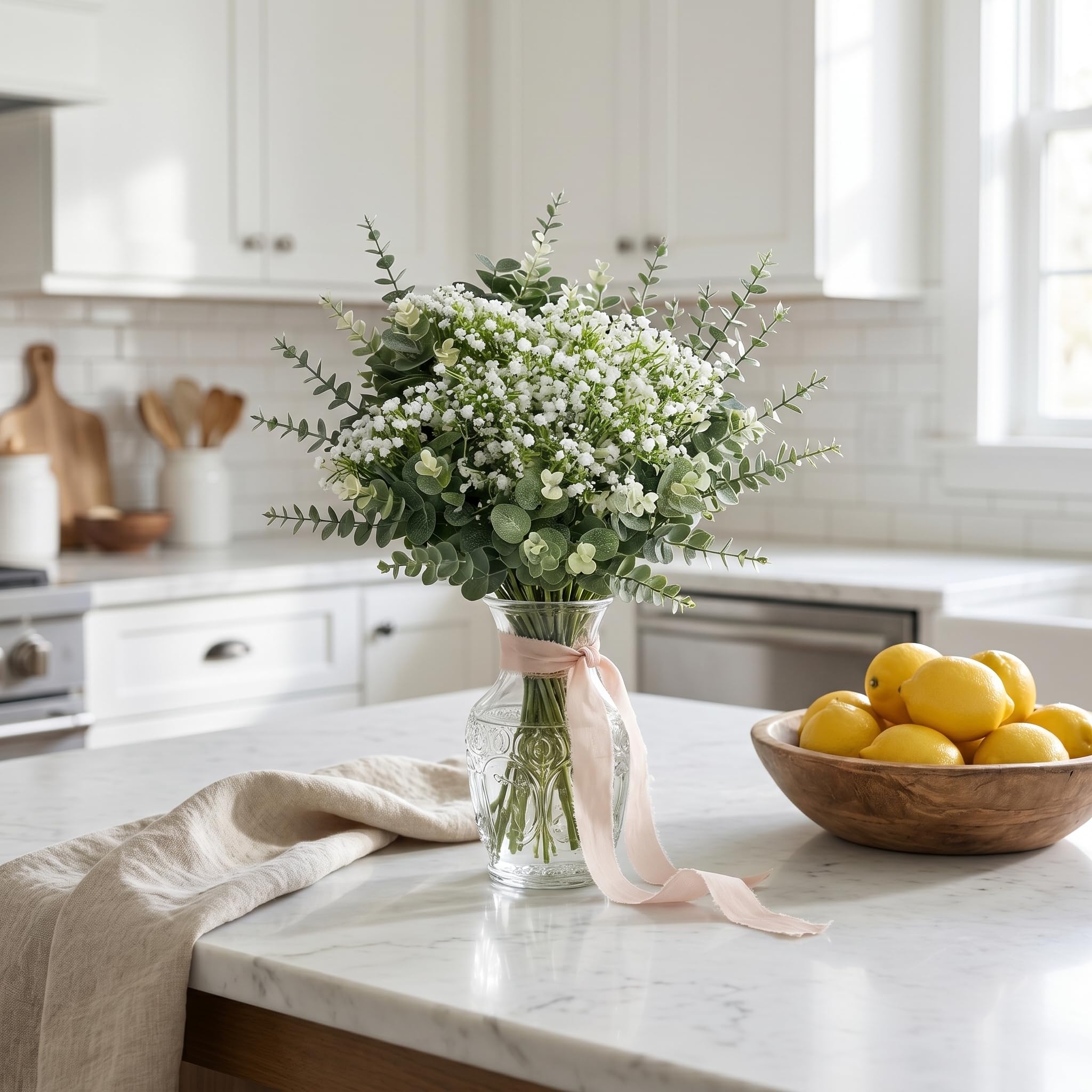 Künstlicher Blumenstrauß mit Schleierkraut und Eukalyptus, Real Touch Kunstpflanzen Deko für Vase, Biegbare Kunstblumen Stiele für DIY Hochzeit Brautstrauß, Heim Tischdekoration, Grün & Weiß