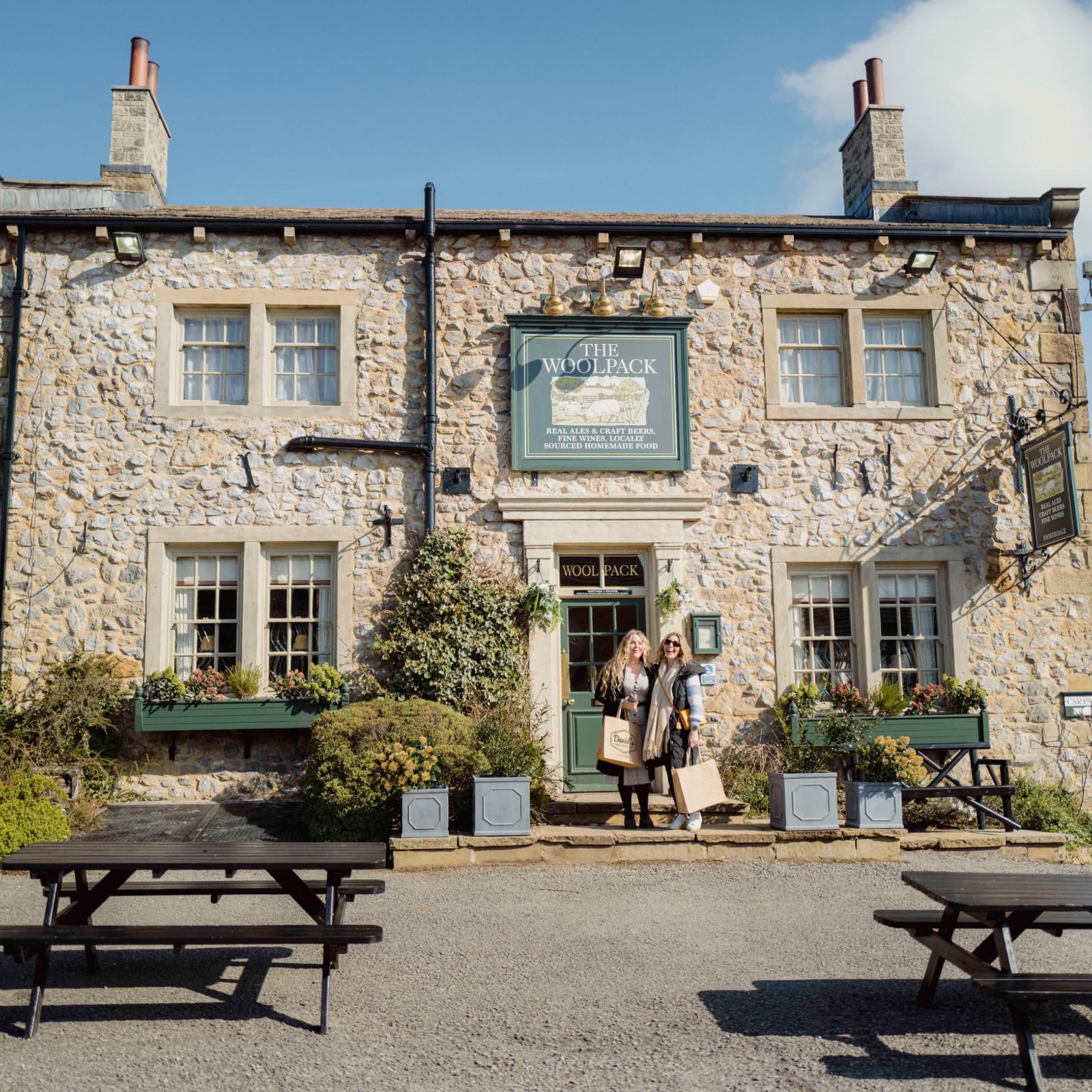 Virgin Experience Days for Two Emmerdale Village Tour – 90-Minute Gift Experiences for Couples Guided Walking Tour in Leeds – Couple Gifts to Explore Iconic Yorkshire Dales TV Set, & More