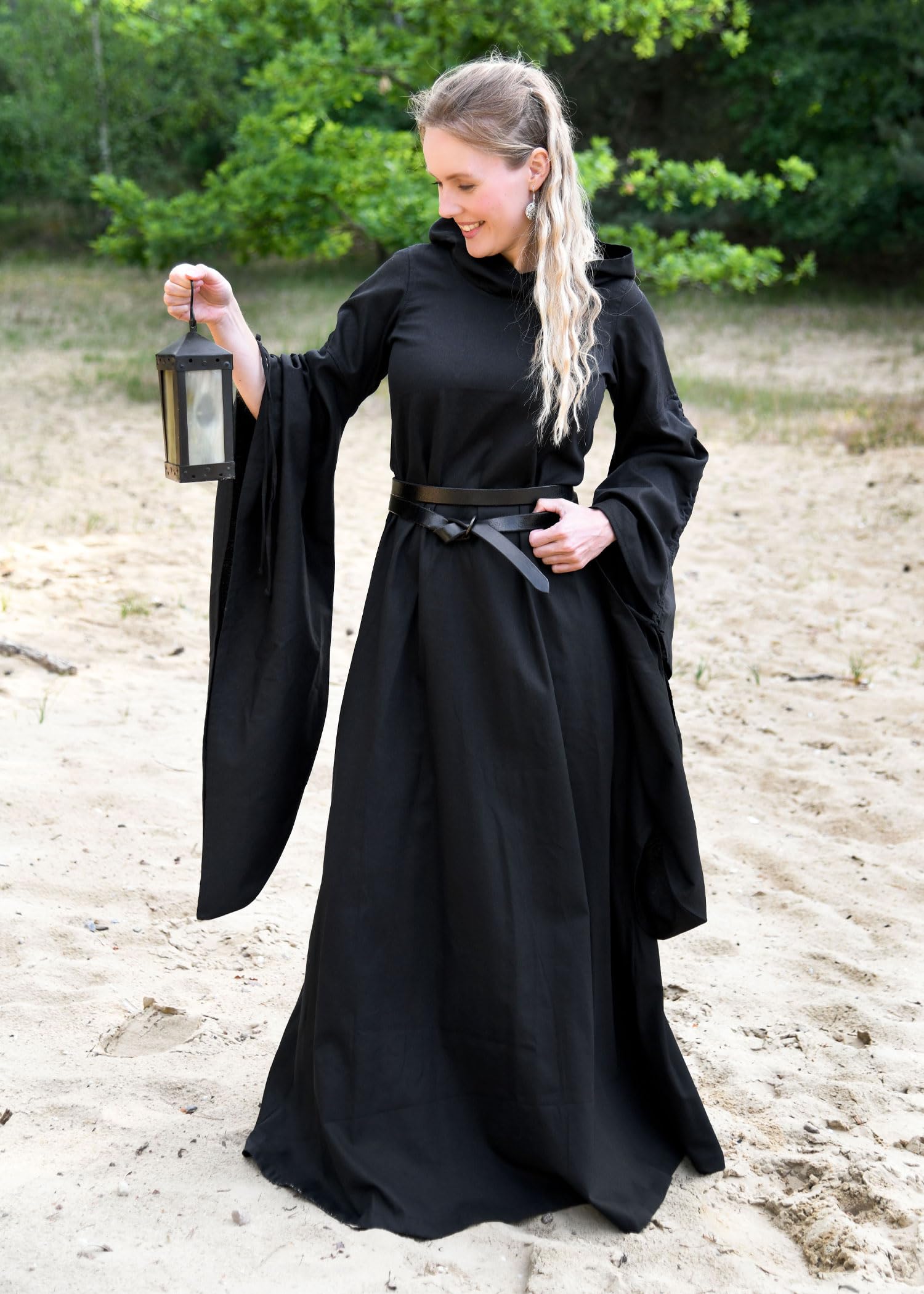 Battle-Merchant langes Mittelalter-Kleid Isra, Damen | mit Trompetenärmeln und großzügiger Kapuze, bodenlang, Baumwolle, für Halloween, LARP, den Mittelaltermarkt & Fantasy Cosplay