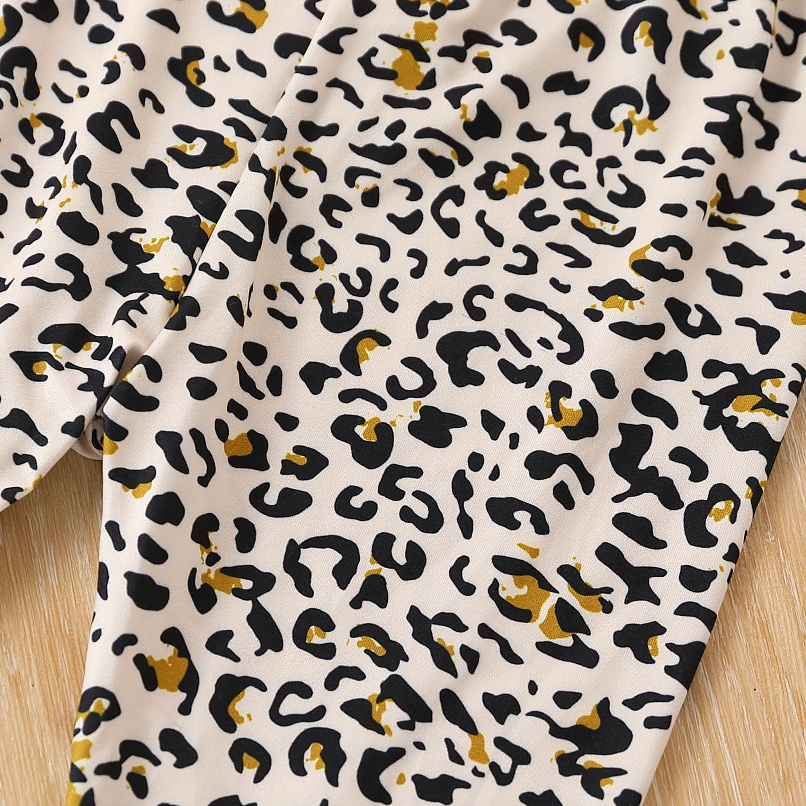 Ayzozuy Conjunto de ropa de verano de 2 piezas con estampado de letras y pantalones acampanados con estampado de leopardo