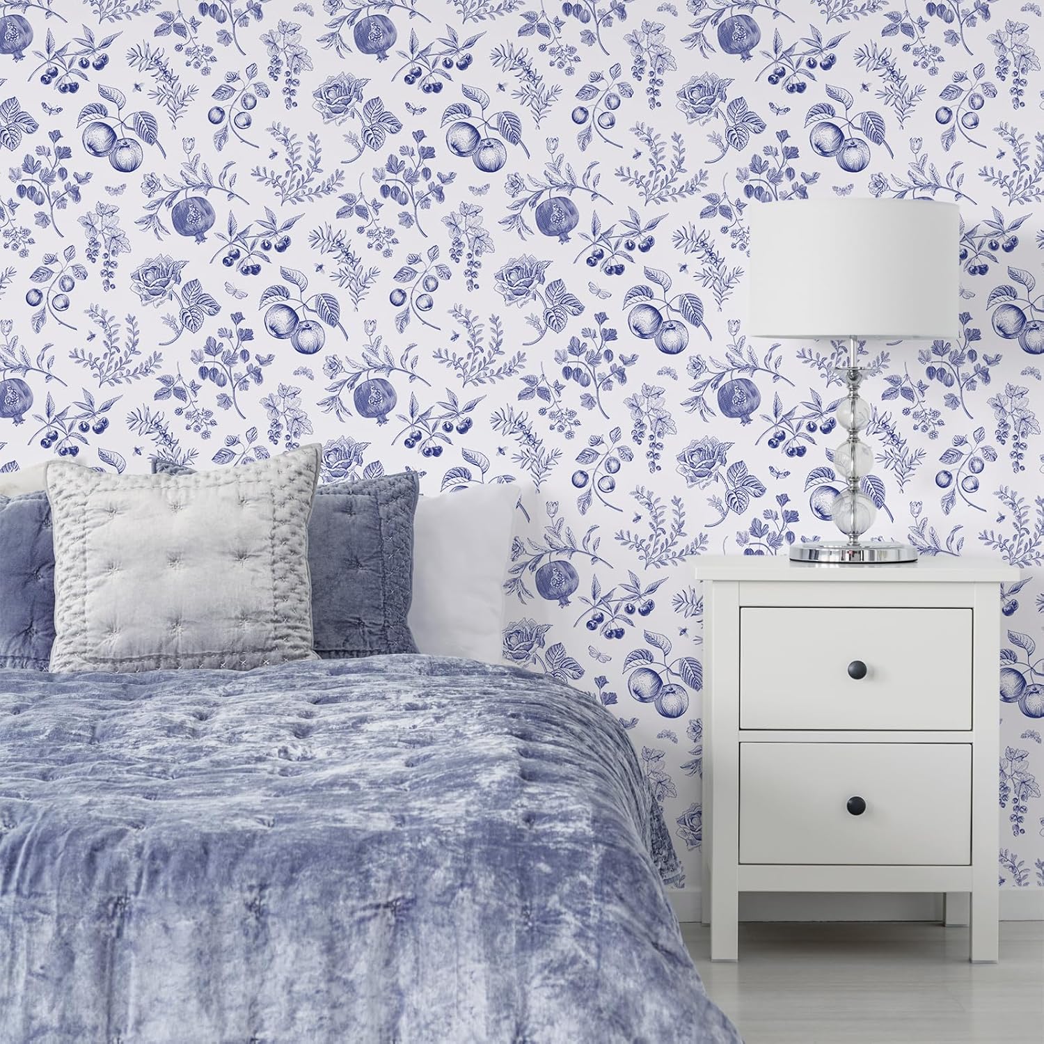VEELIKE 17.7''x354'' Blue Toile Peel and Stick Wallpaper Boho Fruit Floral Wallpaper Removable Blue Botanical Wallpaper for Bedroom Bathroom Kitchen Self Adhesive Contact Paper for Walls Cabinets