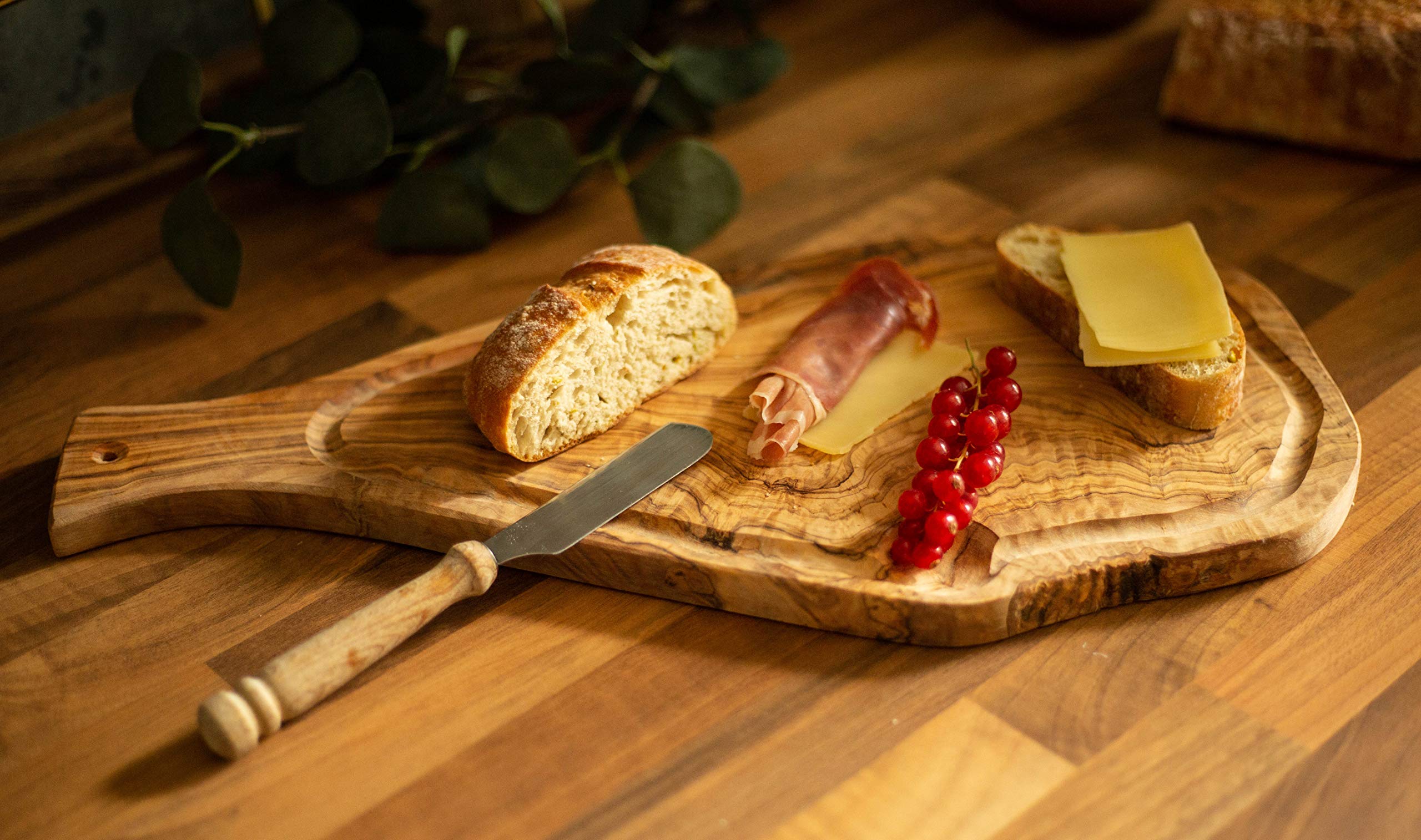 Benera Oliveholz - Tabla de cortar (45 cm, con asa y surco, también para servir y servir