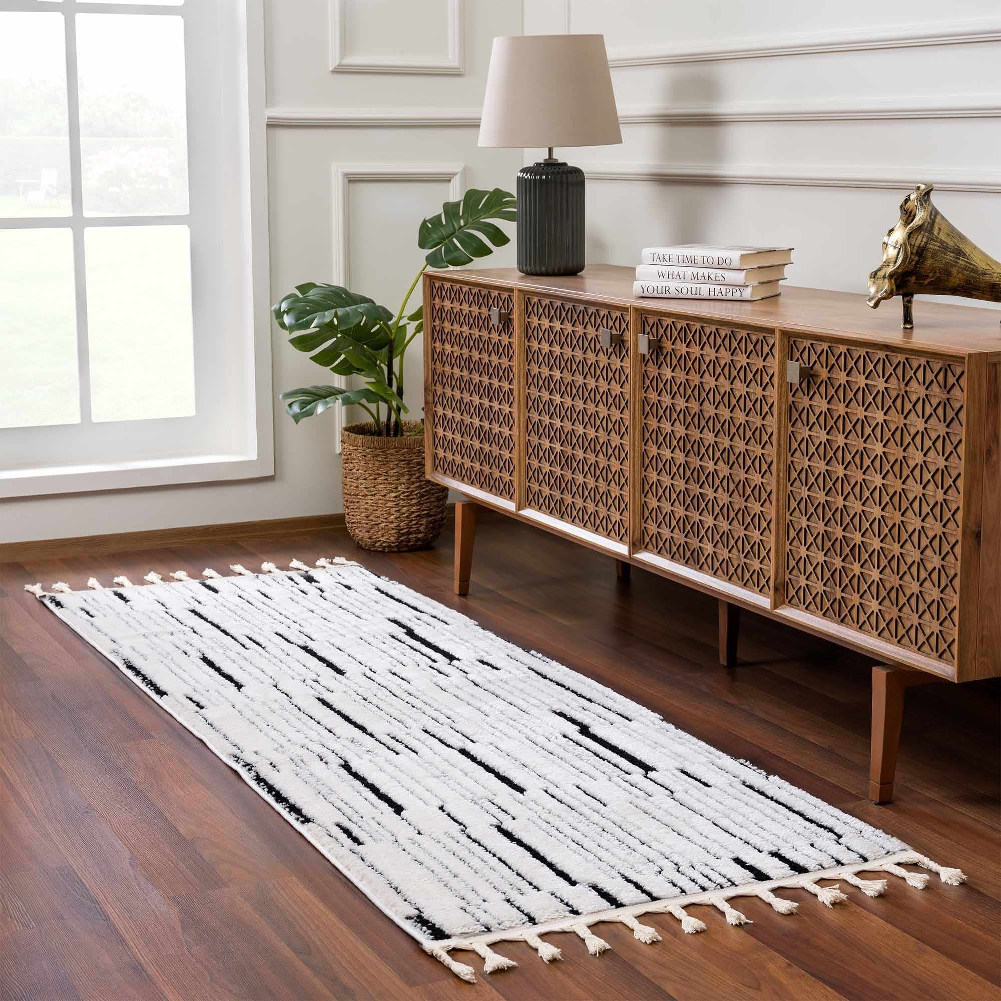 Hauteloom Deren Hallway, Kitchen Bohemian Shag Runner Rug - Soft Shaggy Farmhouse - High Plush Pile - Black, White, Cream, Light Beige, Ivory - 2'7" x