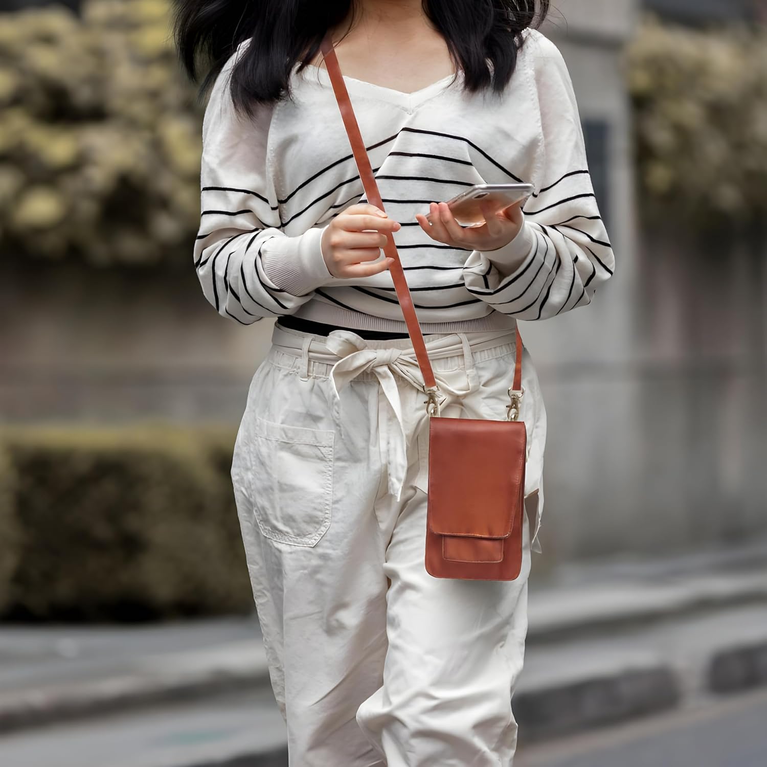 Oak Leathers Small Crossbody Bag For Women - Mini Cell Phone Purse - Crossover Wallet Bag With Adjustable Shoulder Strap