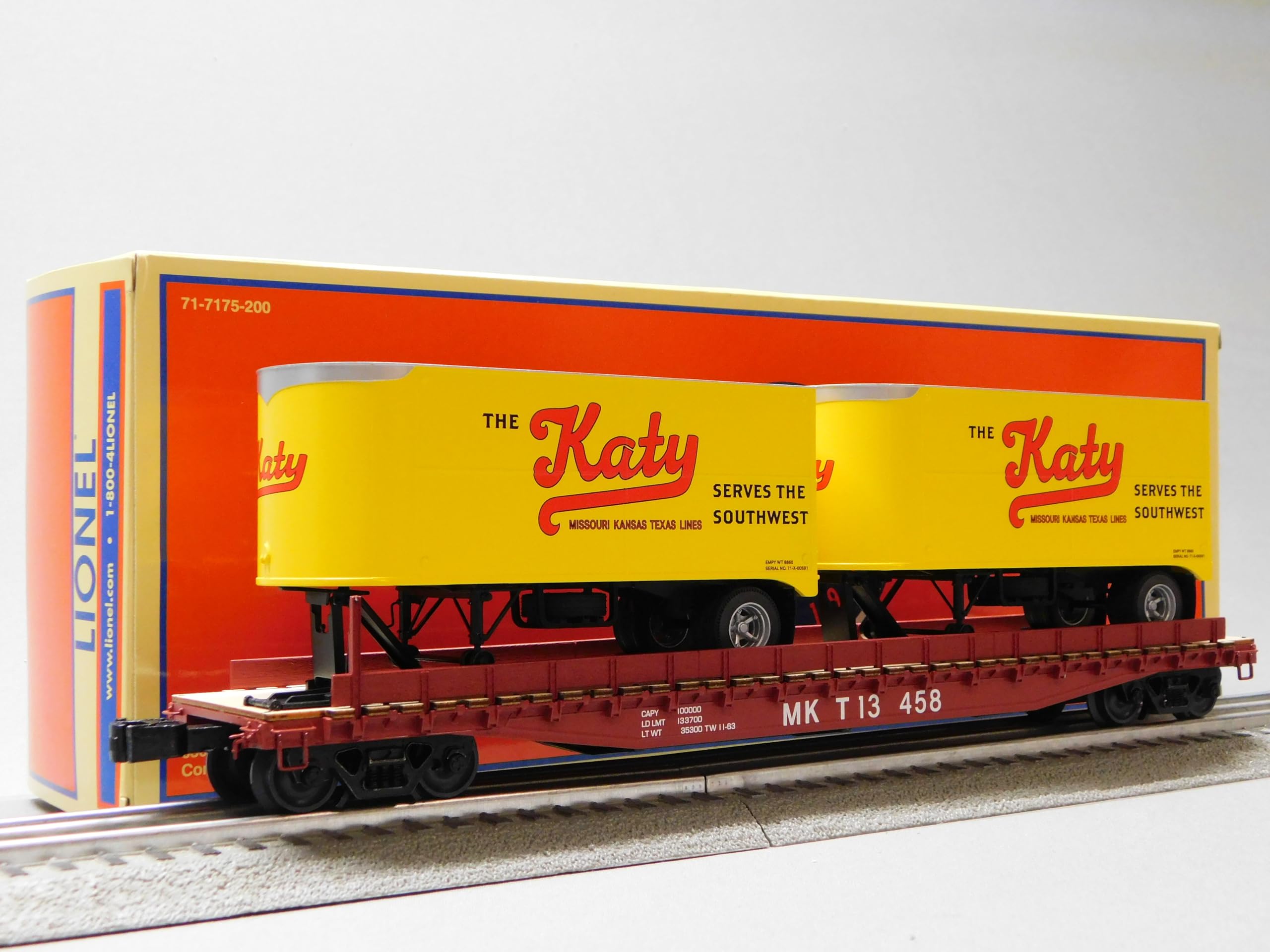 LIONEL MKT Katy 50' TOFC FLATCAR W/2 20' Trailers O Gauge 2426720 New
