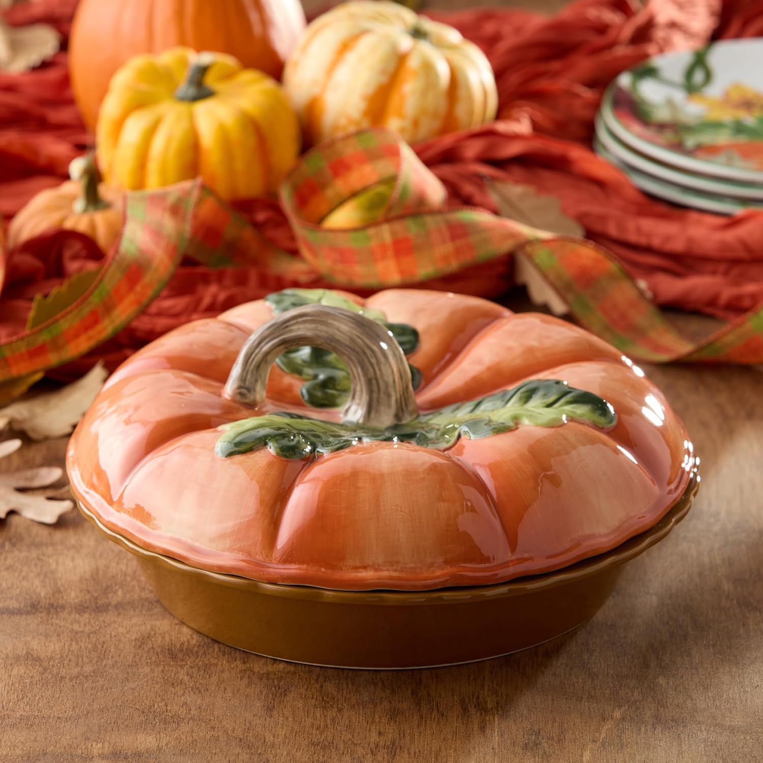 Harvest Fields 3D Pumpkin Covered Pie Carrier – 10.5” Ceramic Pie Dish with Lid – Perfect for Baking, Storing & Serving Pies, Quiches & Holiday Desserts – Festive Thanksgiving Bakeware