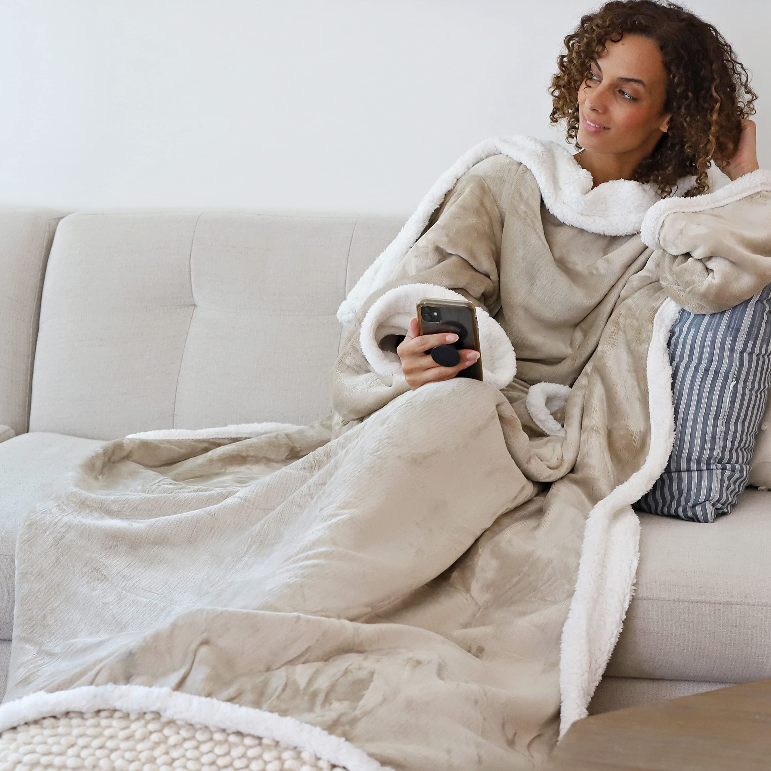 Catalonia Classy Couverture Portable Sherpa avec Manches, Super Douce et Confortable, Grande Polaire à Manches en Peluche TV, Couverture enveloppante pour Femmes et Hommes Adultes 185cm x 140cm