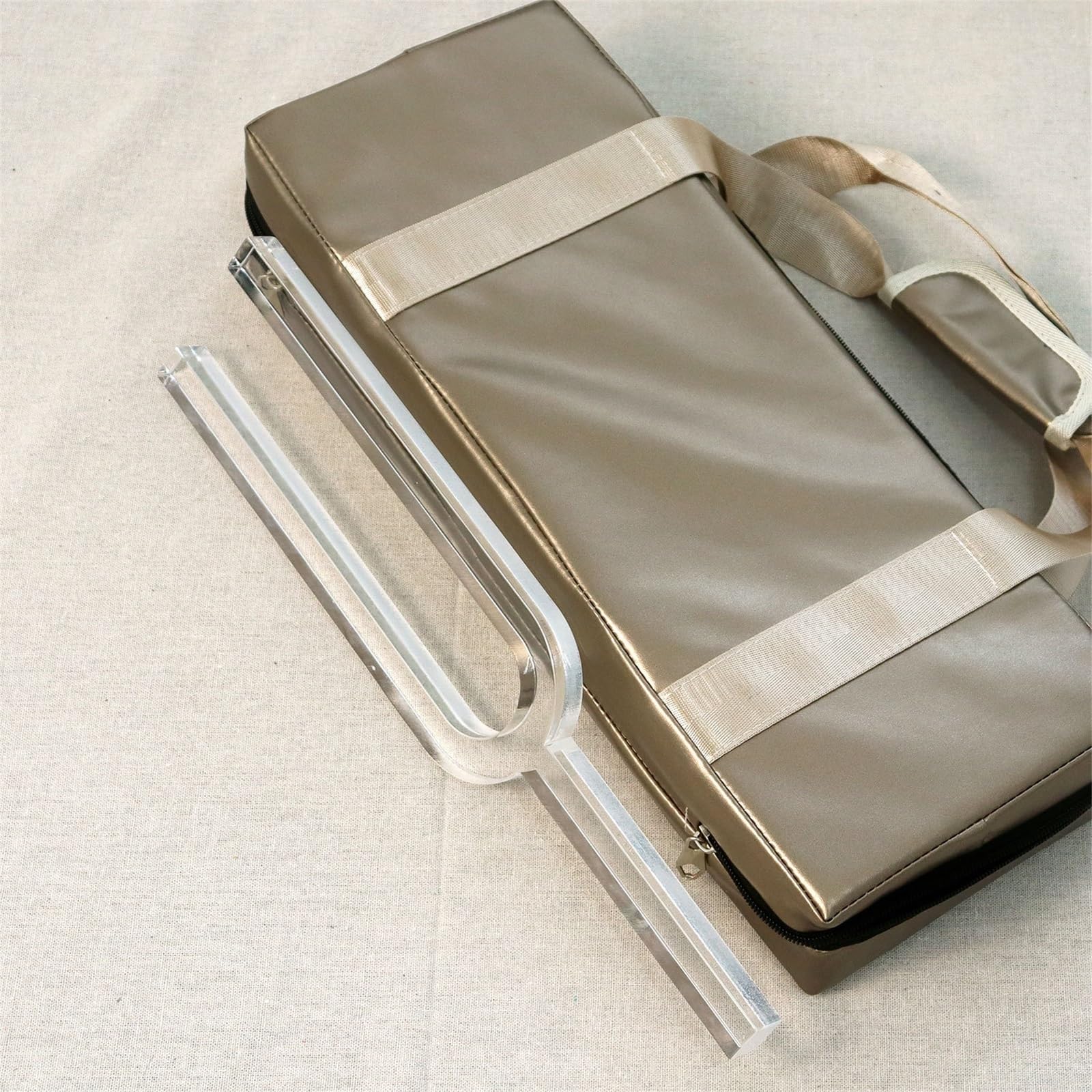 Quadratische Kristallklangschale mit Stimmgabel – Ton C, einteilig geformt, mit Etui für Klangheilung, Meditation und Frequenztherapie, 440 Hz