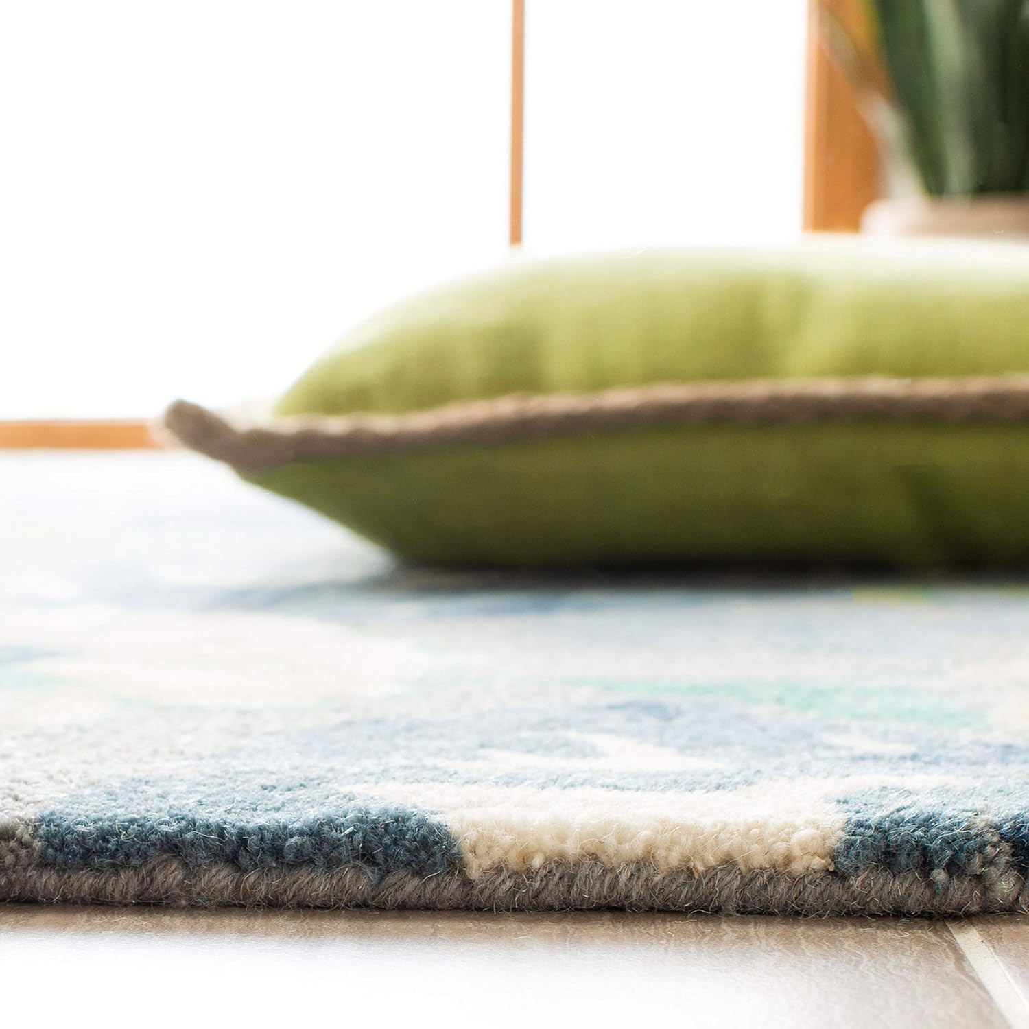 SAFAVIEH Soho Collection Runner Rug - 2'6" x 8', Blue & Multi, Handmade Wool & Viscose, Ideal for High Traffic Areas in Living Room, Bedroom (SOH849A)