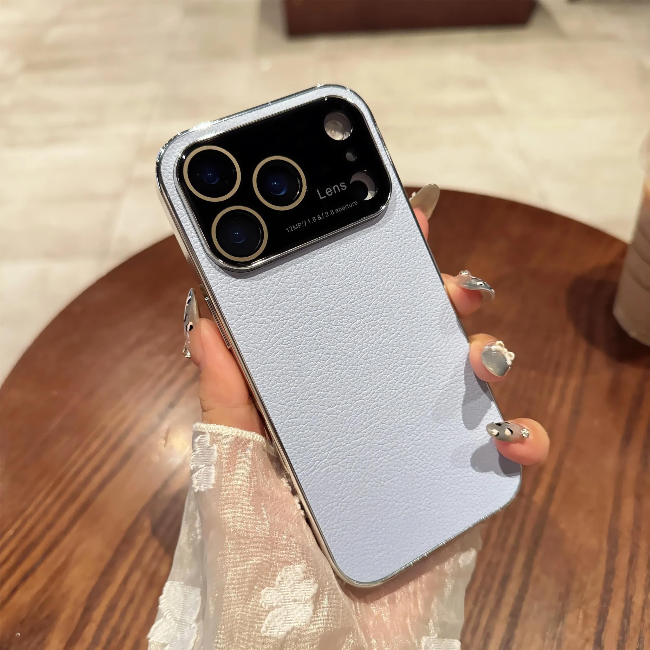 Protection objectif intégrée sur cet étui en cuir galvanisé pour iPhone 16 Pro - 7