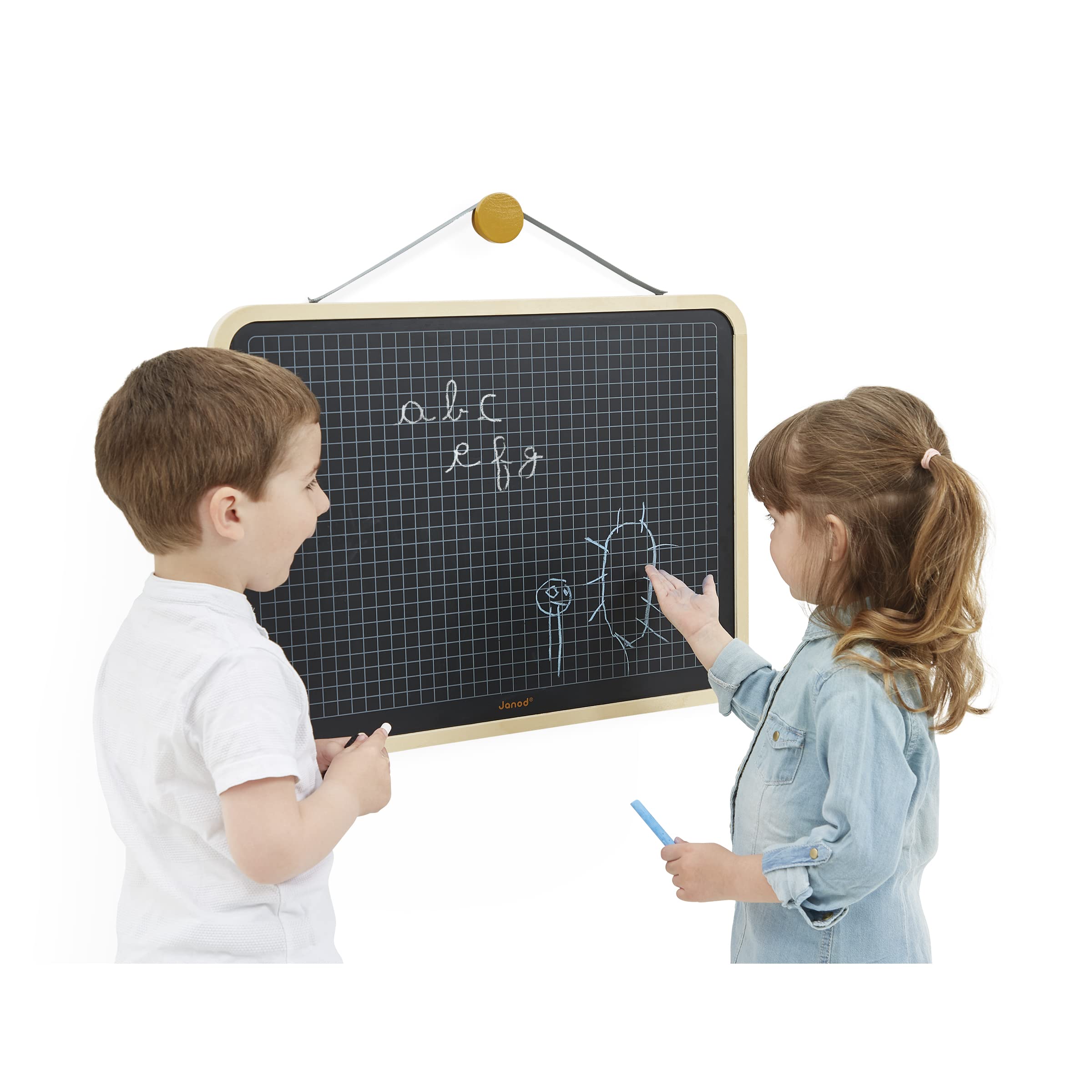 Janod - Grand Tableau Noir Mural Magnétique Recto Verso - pour Écrire et Dessiner - avec 3 Craies + 1 Brosse - Jouet en Bois FSC - Dès 3 Ans, J09635