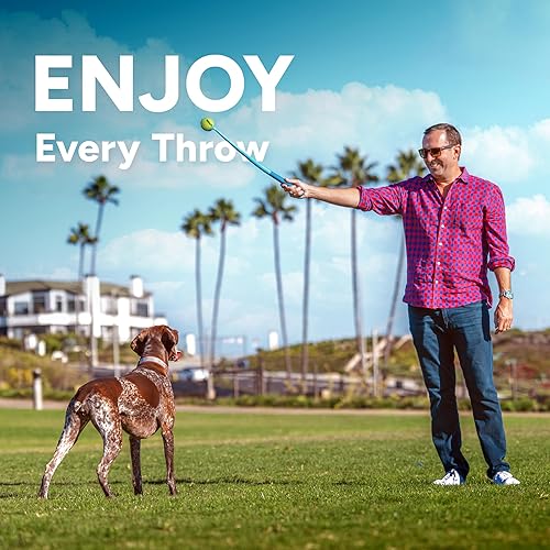 Miniatura 5 de GoSports Pets Dog Ball Launcher - Lanzador ergonómico de pelotas de tenis para perros de más de 20 libras, incluye lanzador y (2) bolas de 2.5