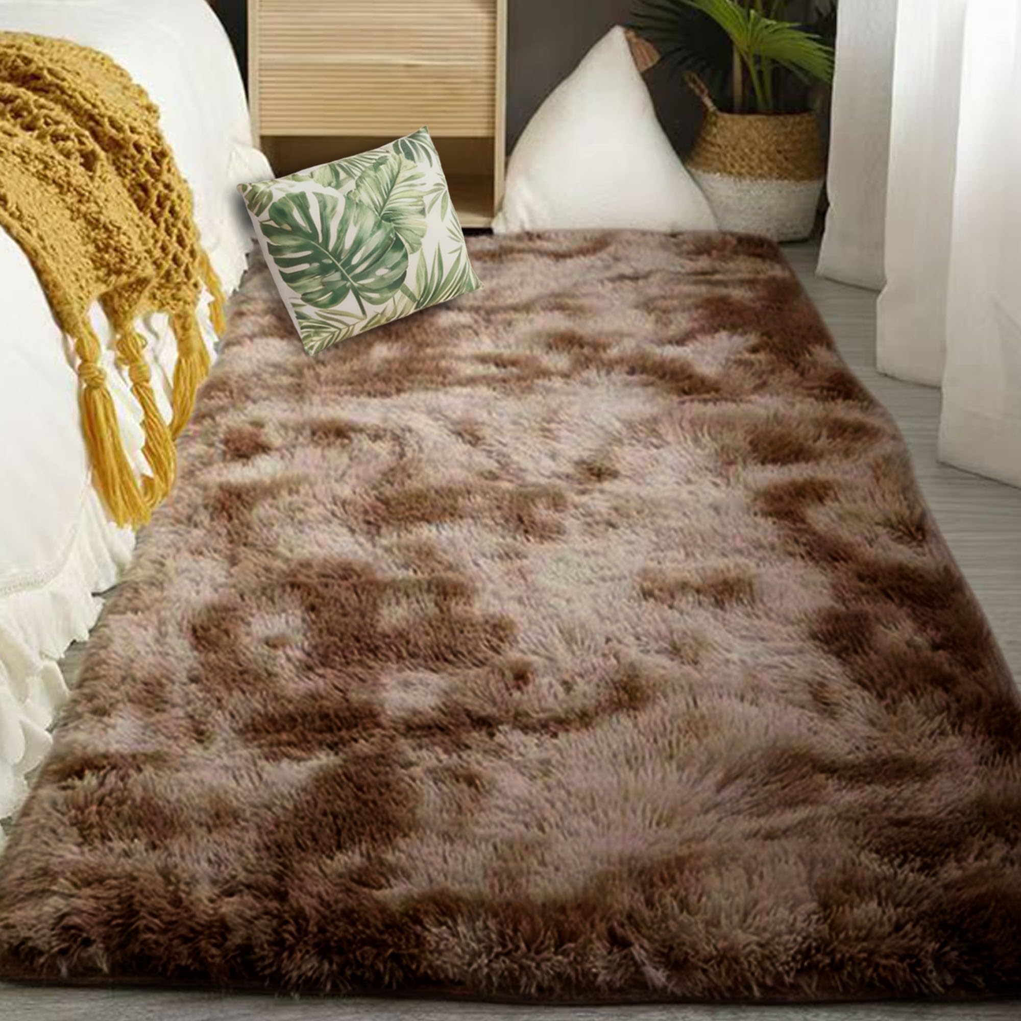 Tapis salon shaggy antidérapant marron fini les glissades sur la moquette
