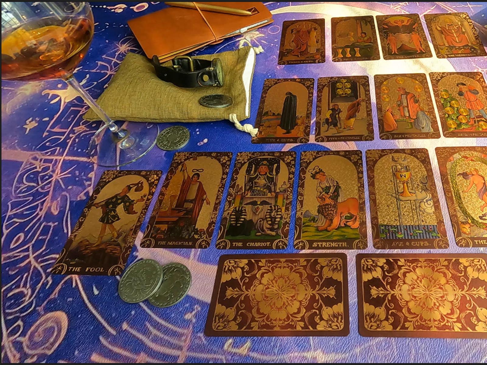 Baraja De Tarot YIMINGOUFEI En Inglés – 78 Cartas Con Láminas Doradas Y Holográficas, Incluye Guía De 36 Páginas A Todo Color