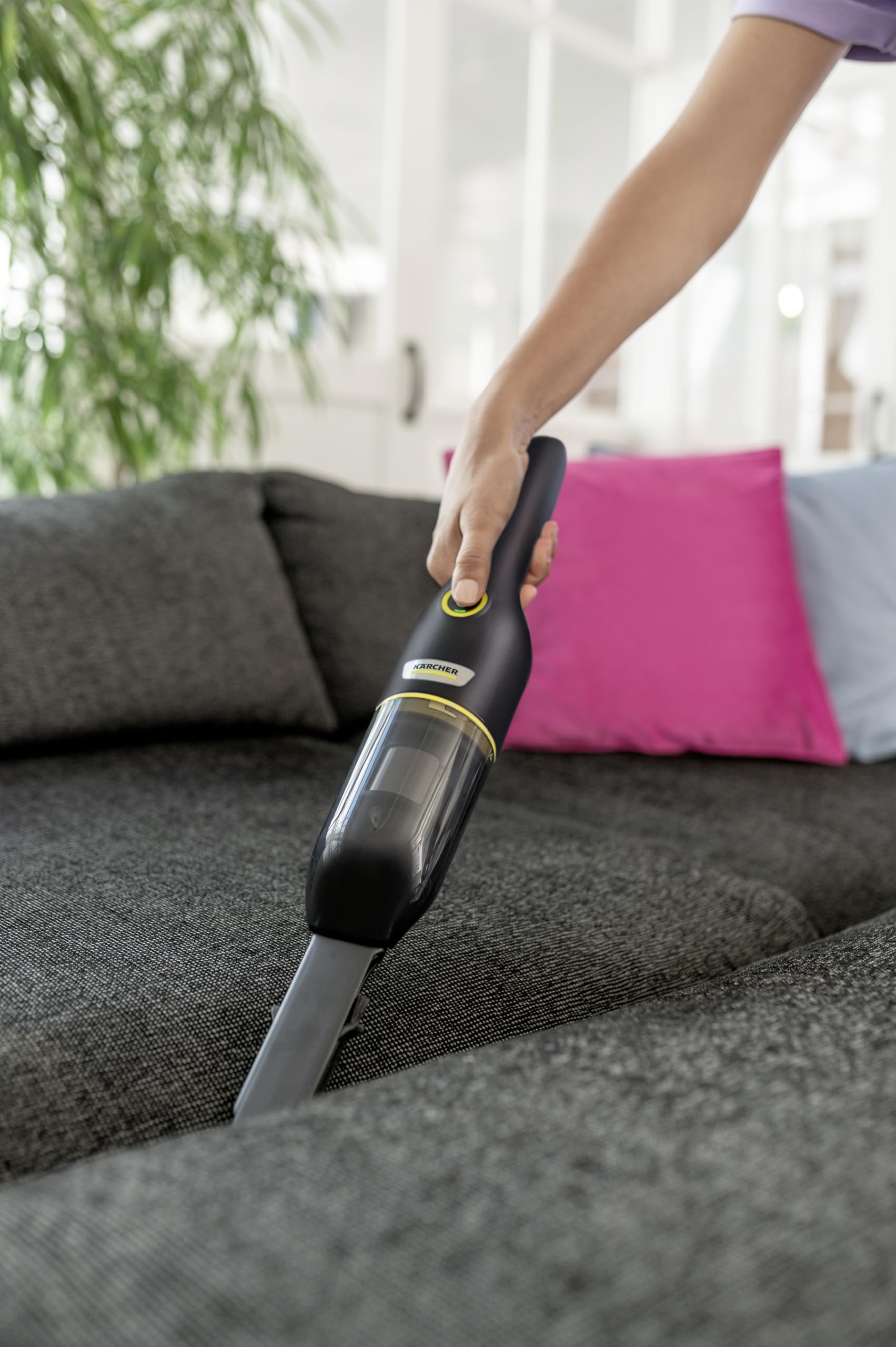 Kärcher Aspirateur à main sans fil CVH Anniversary Edition, aspirateur à main compact et léger pour une utilisation rapide avec 20 minutes d'autonomie, filtre HEPA, fonction de charge USB-C