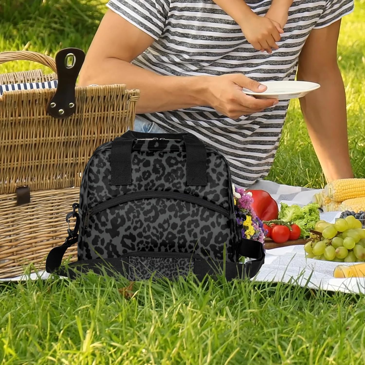cfpolar Black Leopard Print Insulated Lunch Bag for Women, Animal Leopard Leakproof Cooler Tote Bag Thermal Lunch Box Meal Prep Bags with Adjustable Shoulder Strap for Work, Beach, Picnic Outdoor