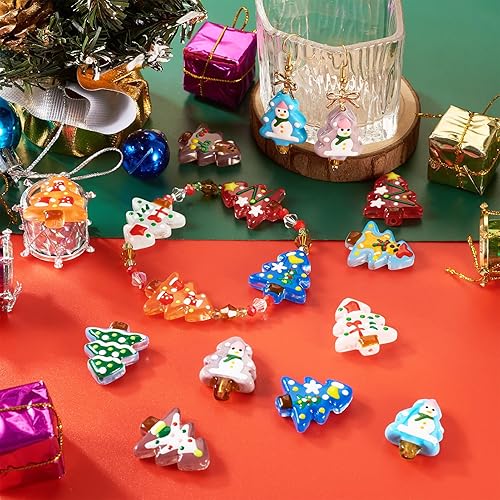 Vista 22 de Cheriswelry 46 cuentas de Navidad para árbol de Navidad, muñeco de nieve, guantes de hombre de jengibre, medias de cuentas surtidas, manualidades