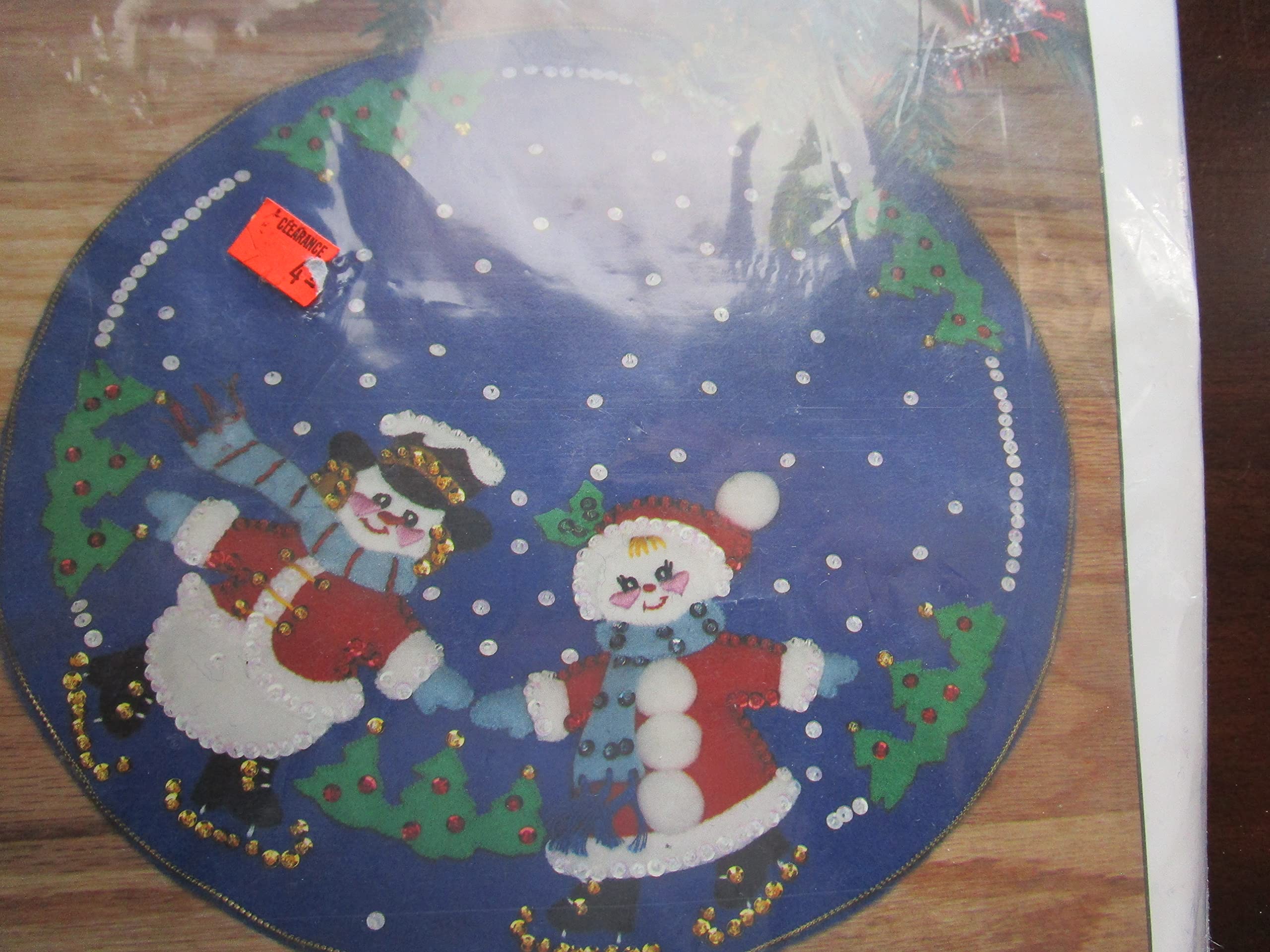 Hobby Kraft Felt Mini Tree Skirt Skating Couple 14`` NIP supply:kyhorses58