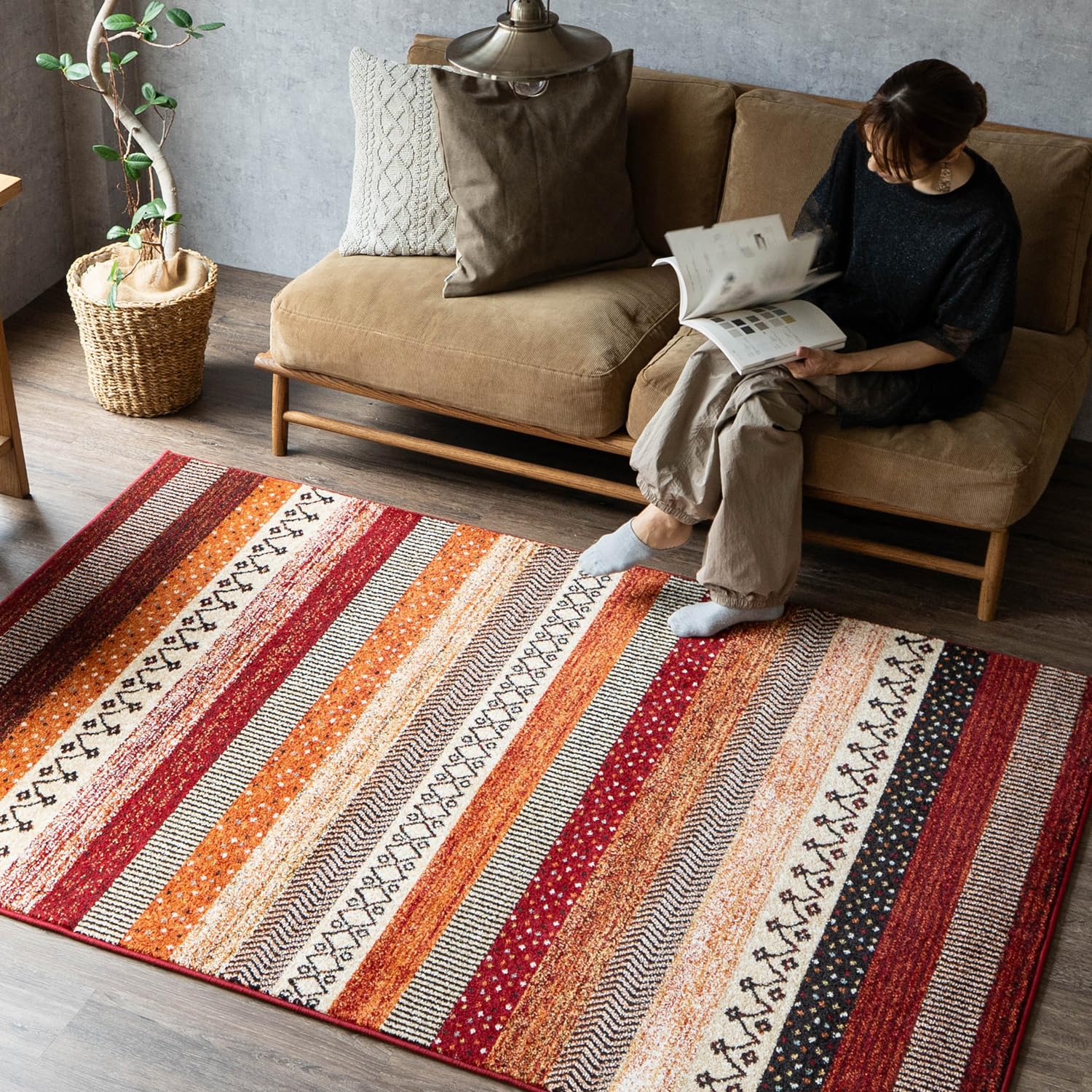 幾何学模様のラグ・カーペット　サヤンサヤン　240cm×240cm ragmatst_z1453-yt-190-240