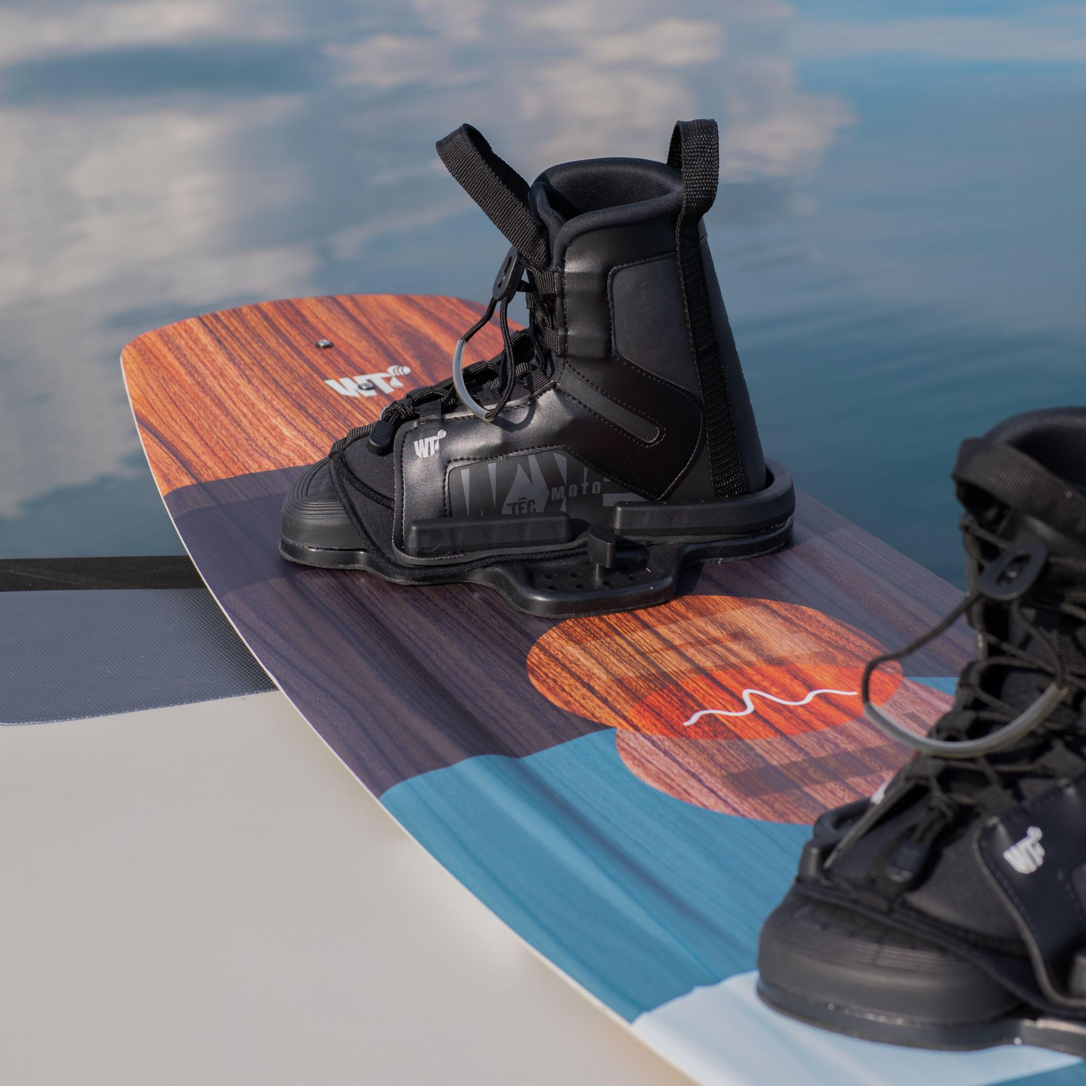 Waketec Moto attachi per Wakeboard, Taglie 34-47 EU- S/M, L/XL, Ampia Gamma di Regolazione, Confortevole, Tenuta Ferma, Schema di Fori Universale, Scarpe per Wakeboard, Bambini Adulti, Nero