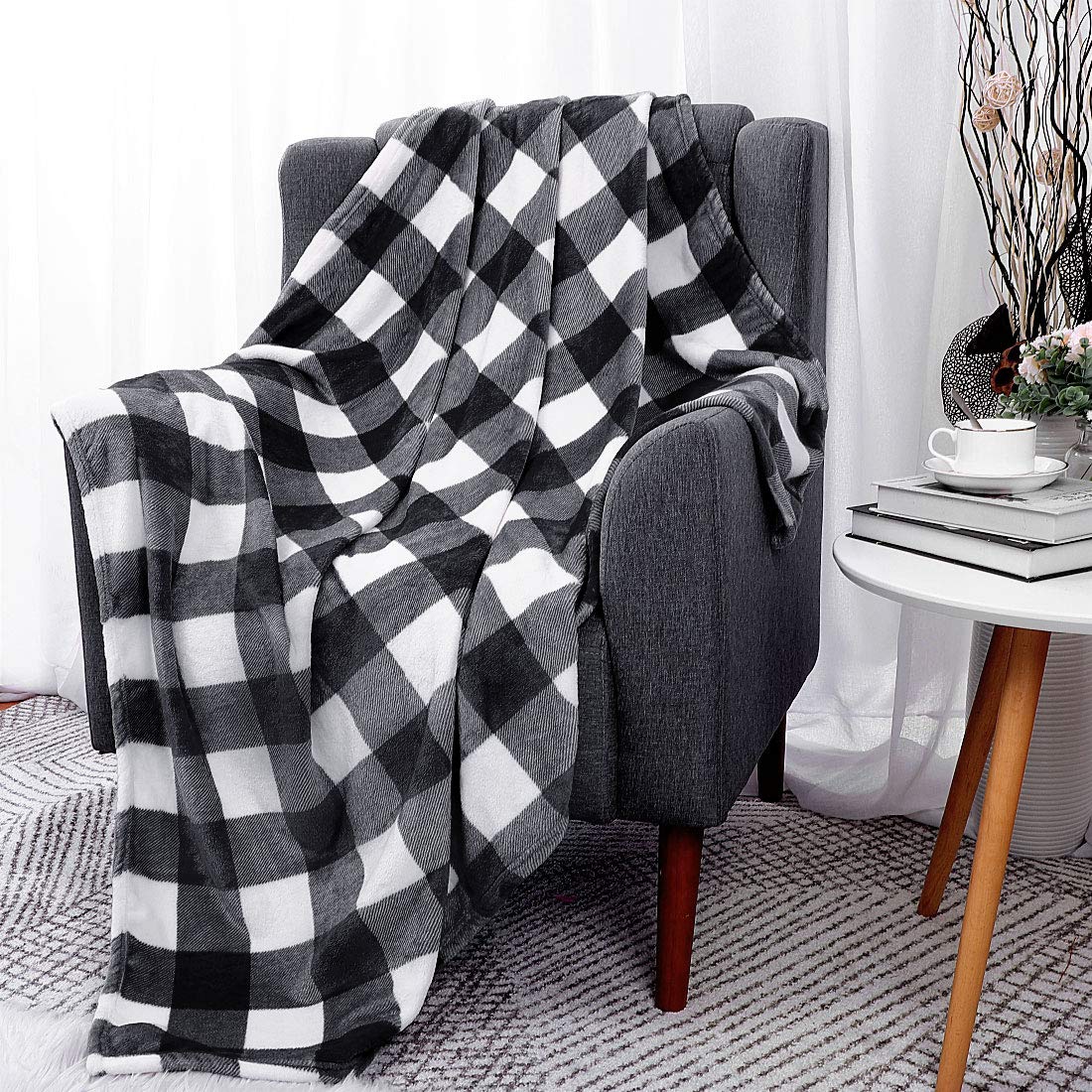 PICCOCASA Couverture Plaid Lit pour Canapé en Molleton Flanelle Peluche Carreaux Buffalo Chaude Noir et Blanc 130 x 150 cm