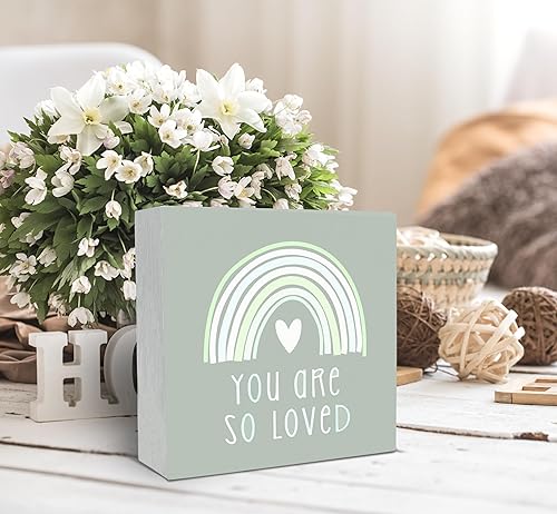 Miniatura 15 de SRADMO Letrero de madera con texto en inglés "You Are So Loved Rainbow Heart Wood" para decoración de escritorio, con citas inspiradoras para niños