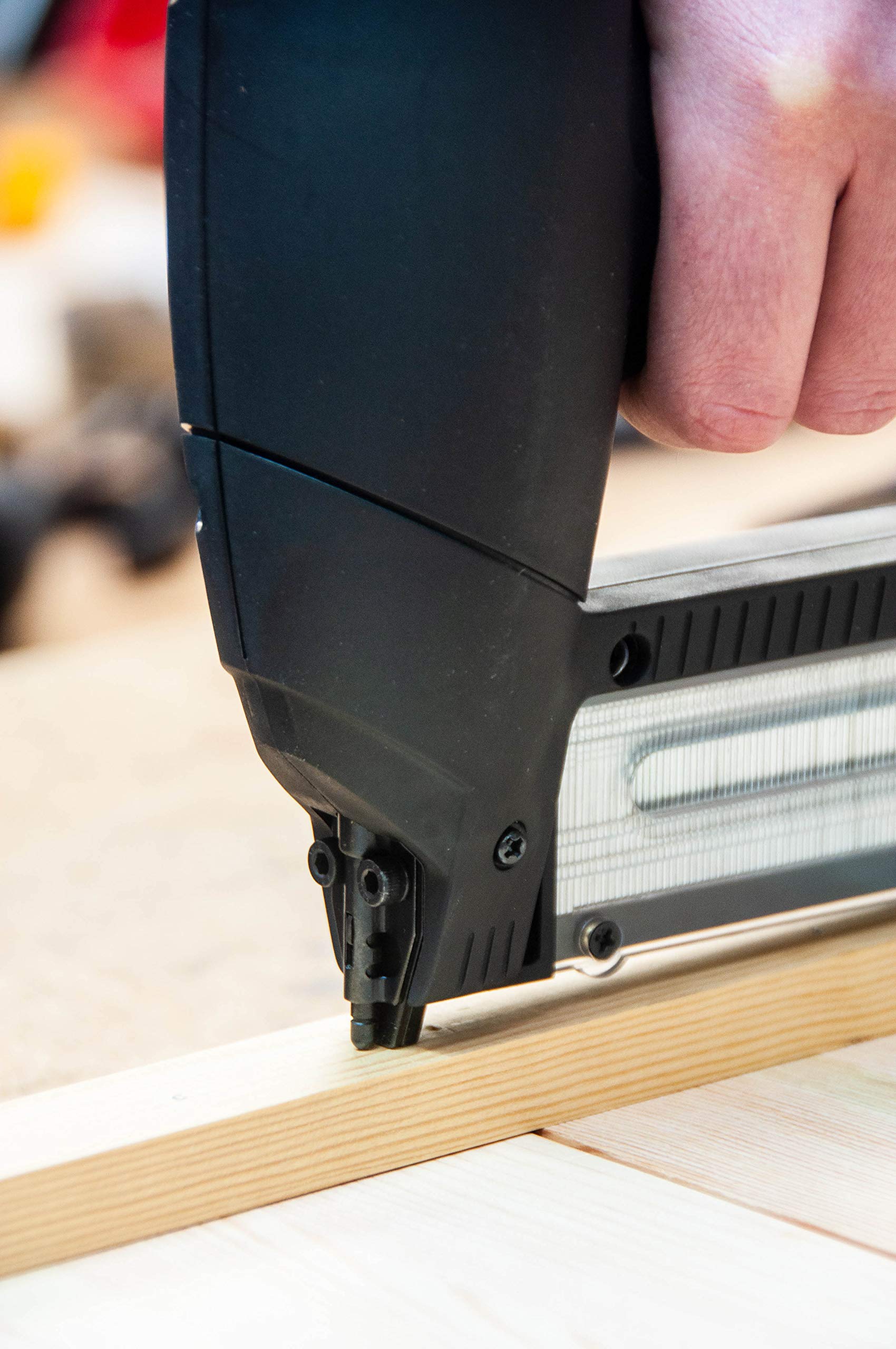 REGUR EB 32 - Grapadora eléctrica para madera, listones, listones, paredes traseras, etc.